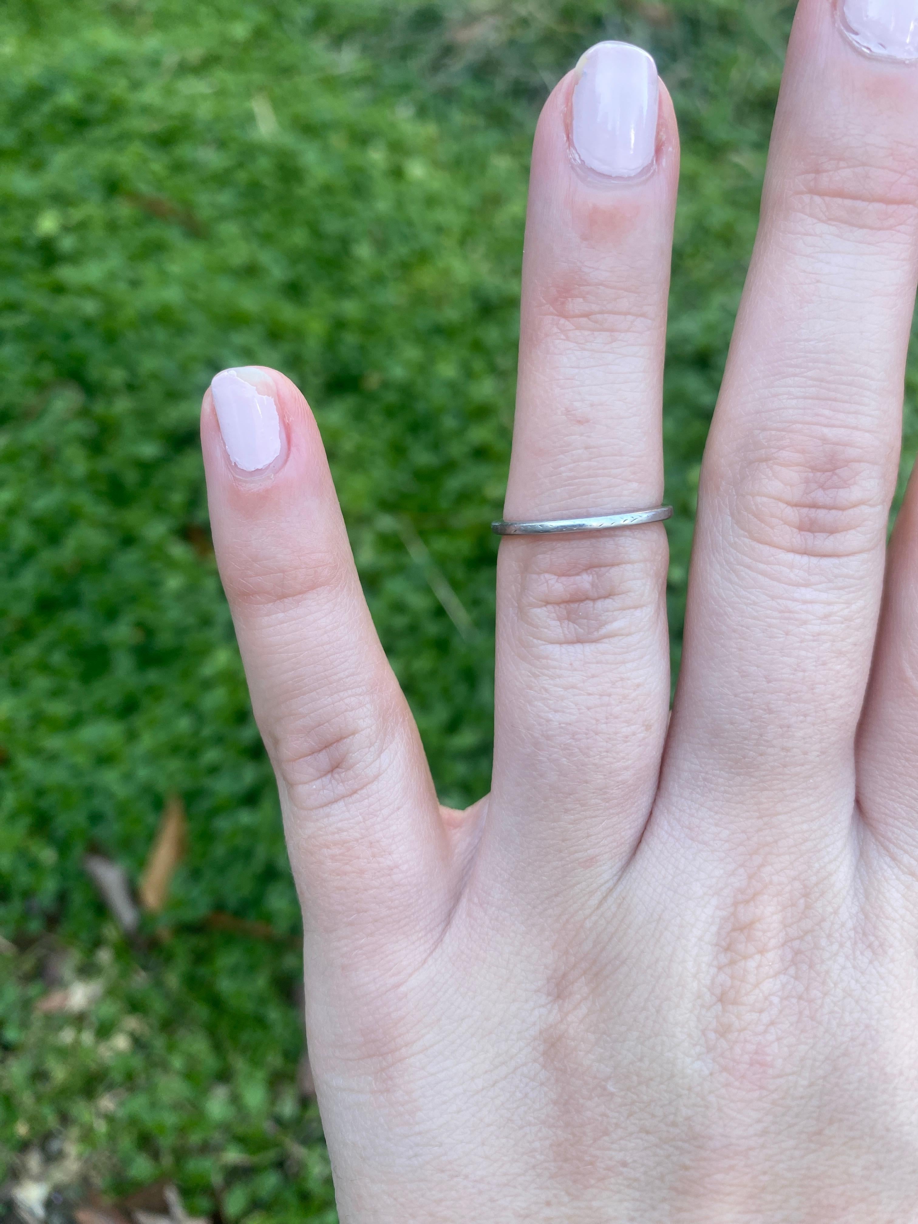 Art Deco Engraved Band Ring, Platinum, Ring Size 5.25 For Sale 2