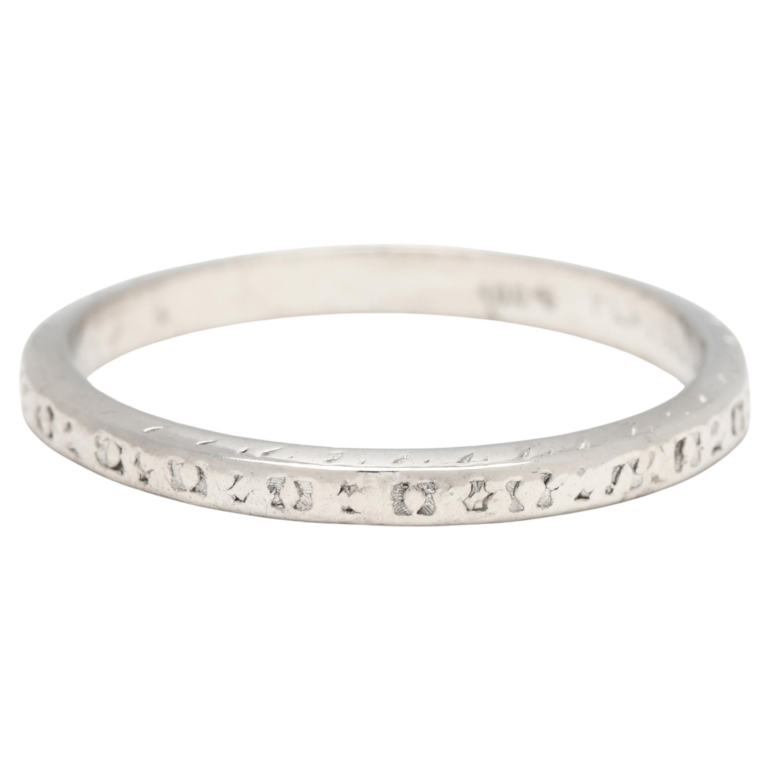 Bague gravée Art Deco, platine, taille 5.5 en vente