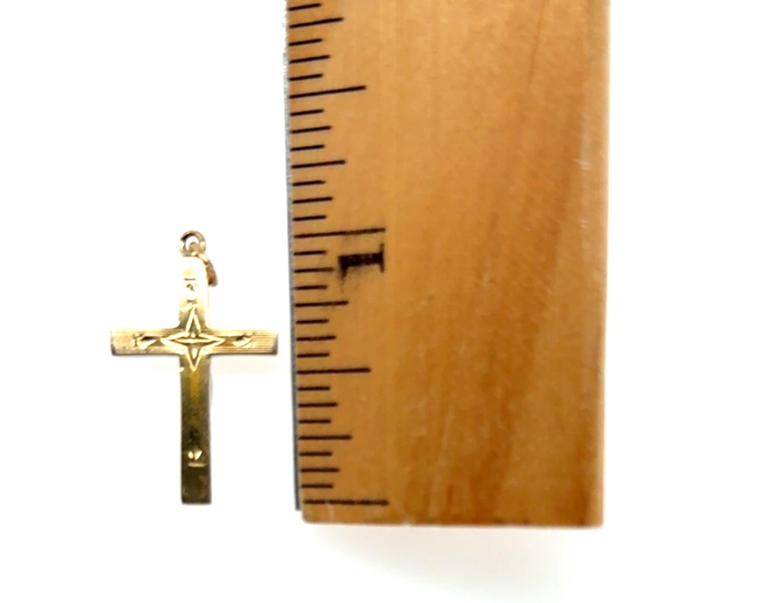 Women's or Men's Art Deco Engraved Cross Pendant Necklace Yellow Gold Original 1930's-1940's For Sale