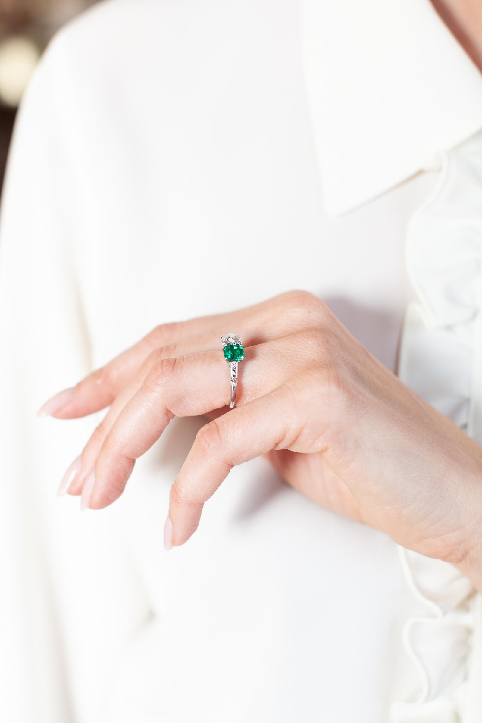 Art Deco Era 1.51 Carat French Cut Diamond & 1.02 Carat Emerald Toi et Moi Ring For Sale 2