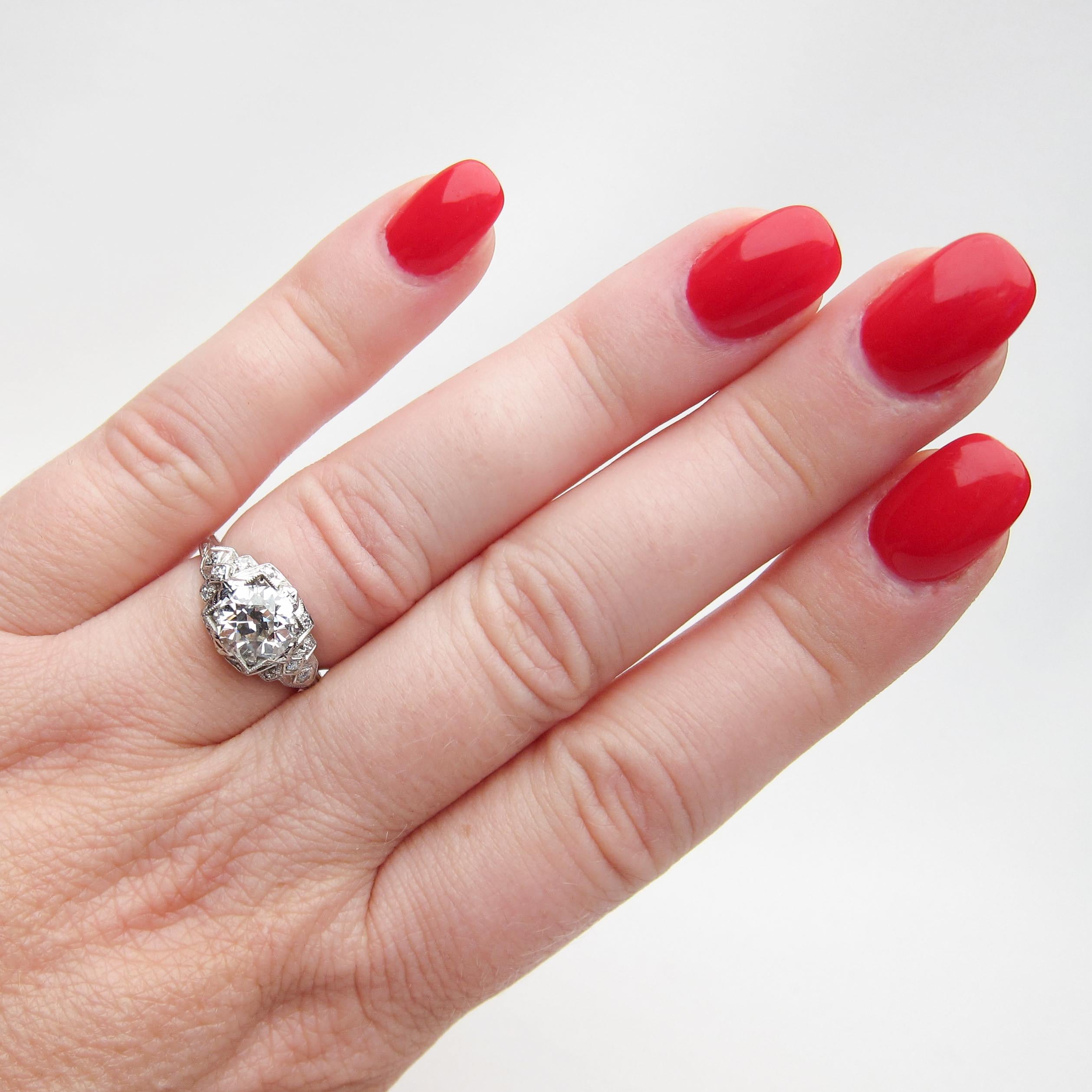 Art Deco Era 1.86 Ct Old European-Cut Diamond and Platinum Engagement Ring For Sale 3