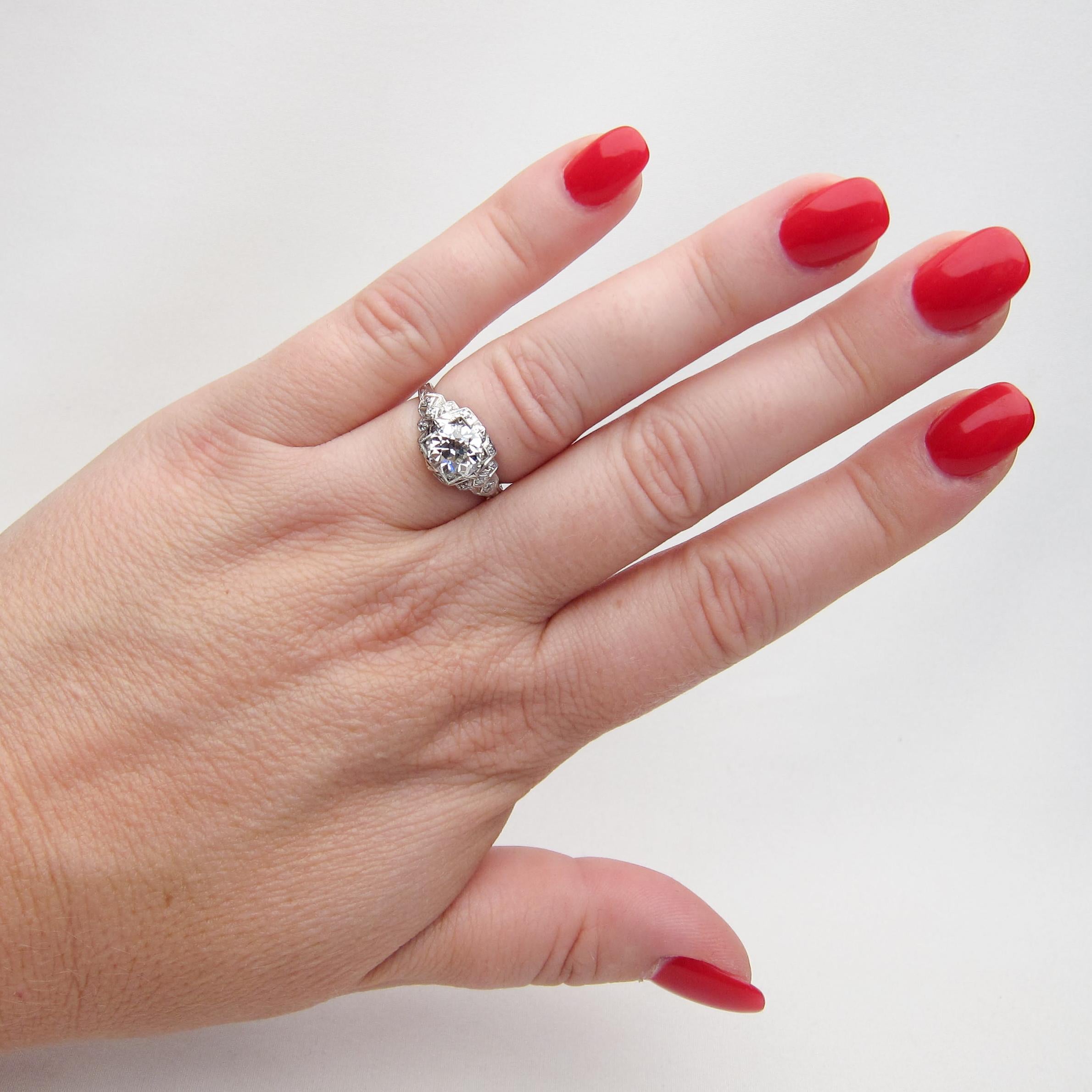 Art Deco Era 1.86 Ct Old European-Cut Diamond and Platinum Engagement Ring For Sale 4