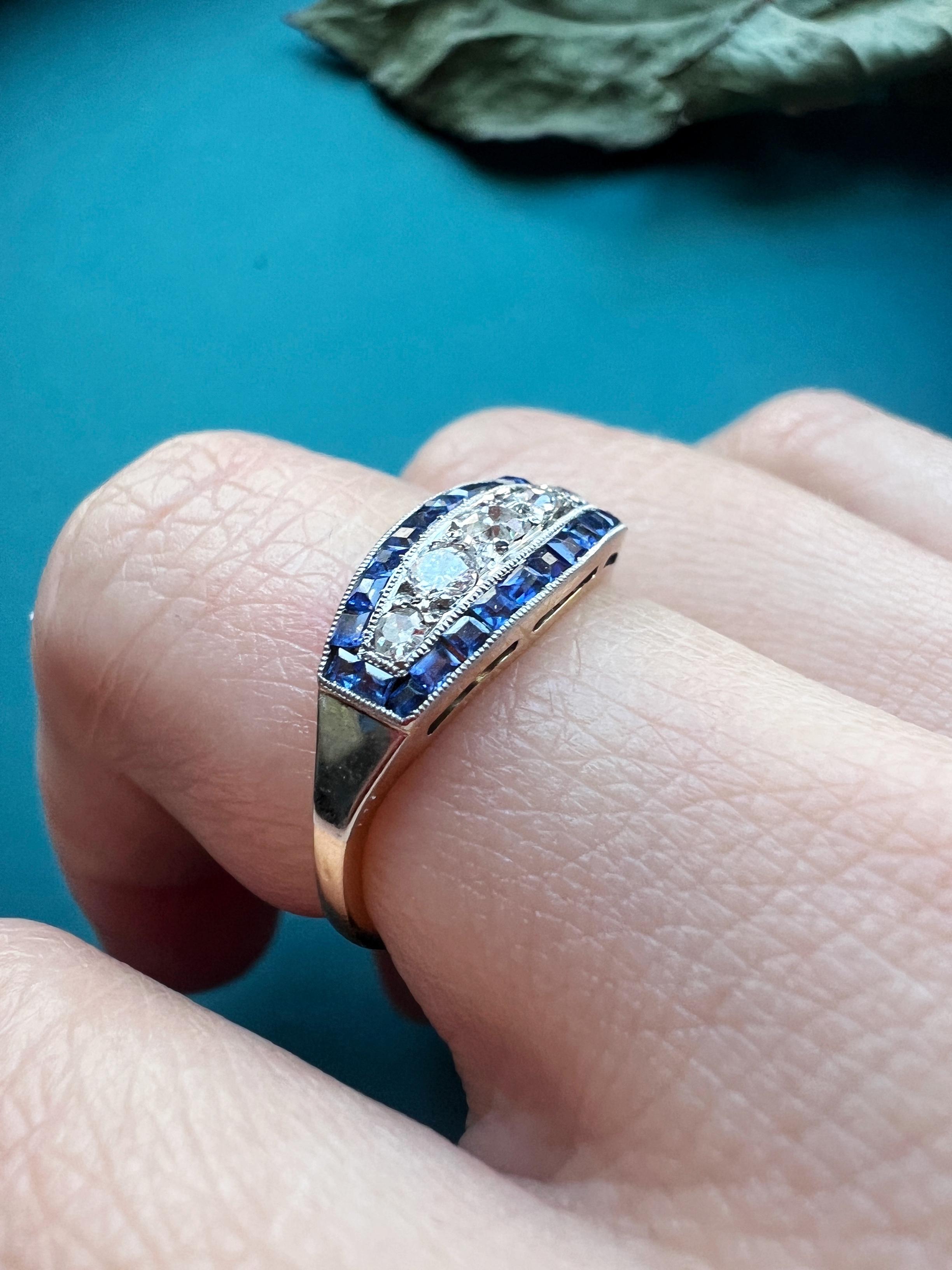 Art Deco Era 18K Gold Blue Sapphire Diamond Ring In Good Condition In Versailles, FR