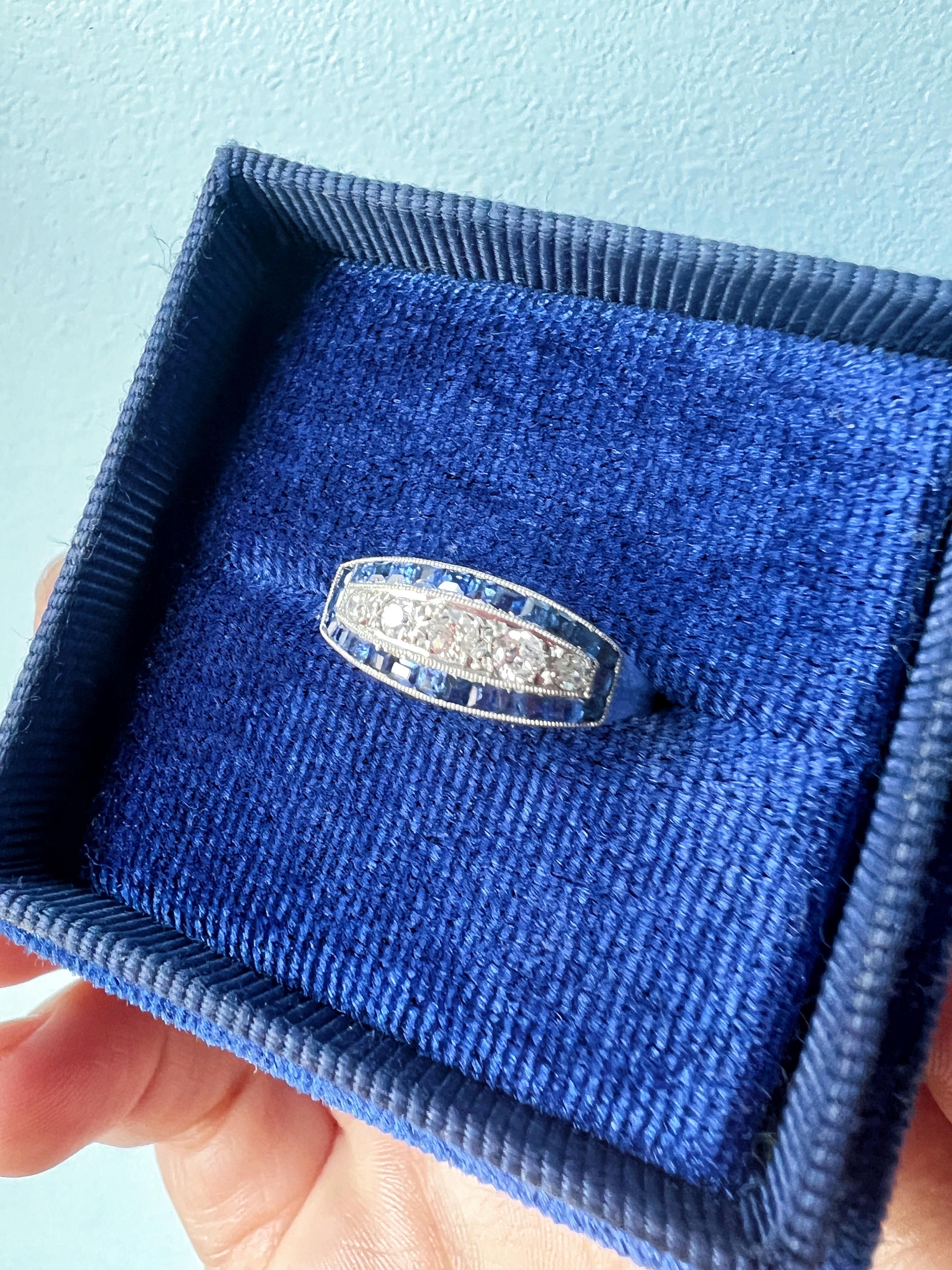 Women's or Men's Art Deco Era 18K Gold Blue Sapphire Diamond Ring For Sale