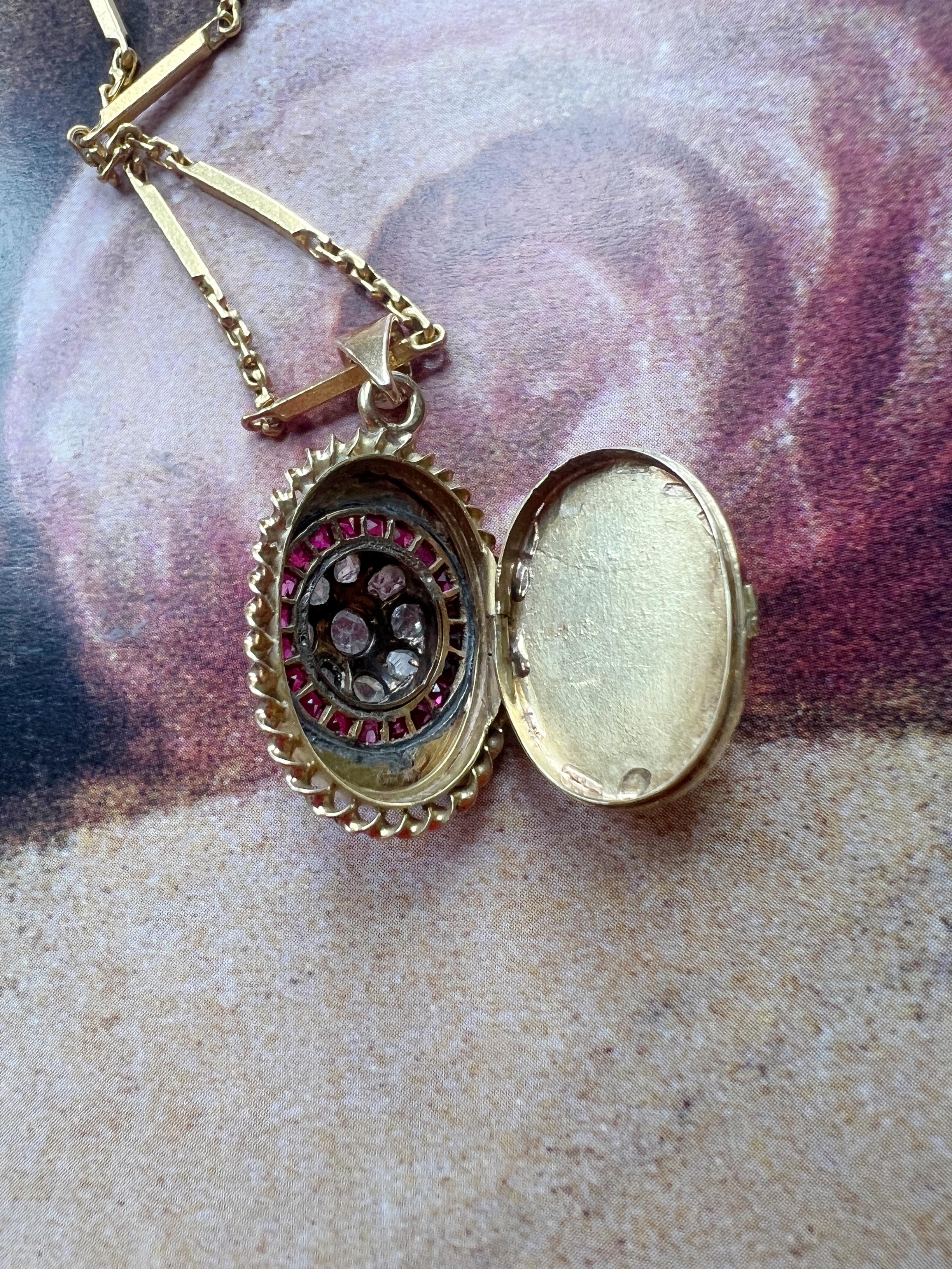 Art Deco era 18K gold diamond ruby locket pendant In Good Condition In Versailles, FR