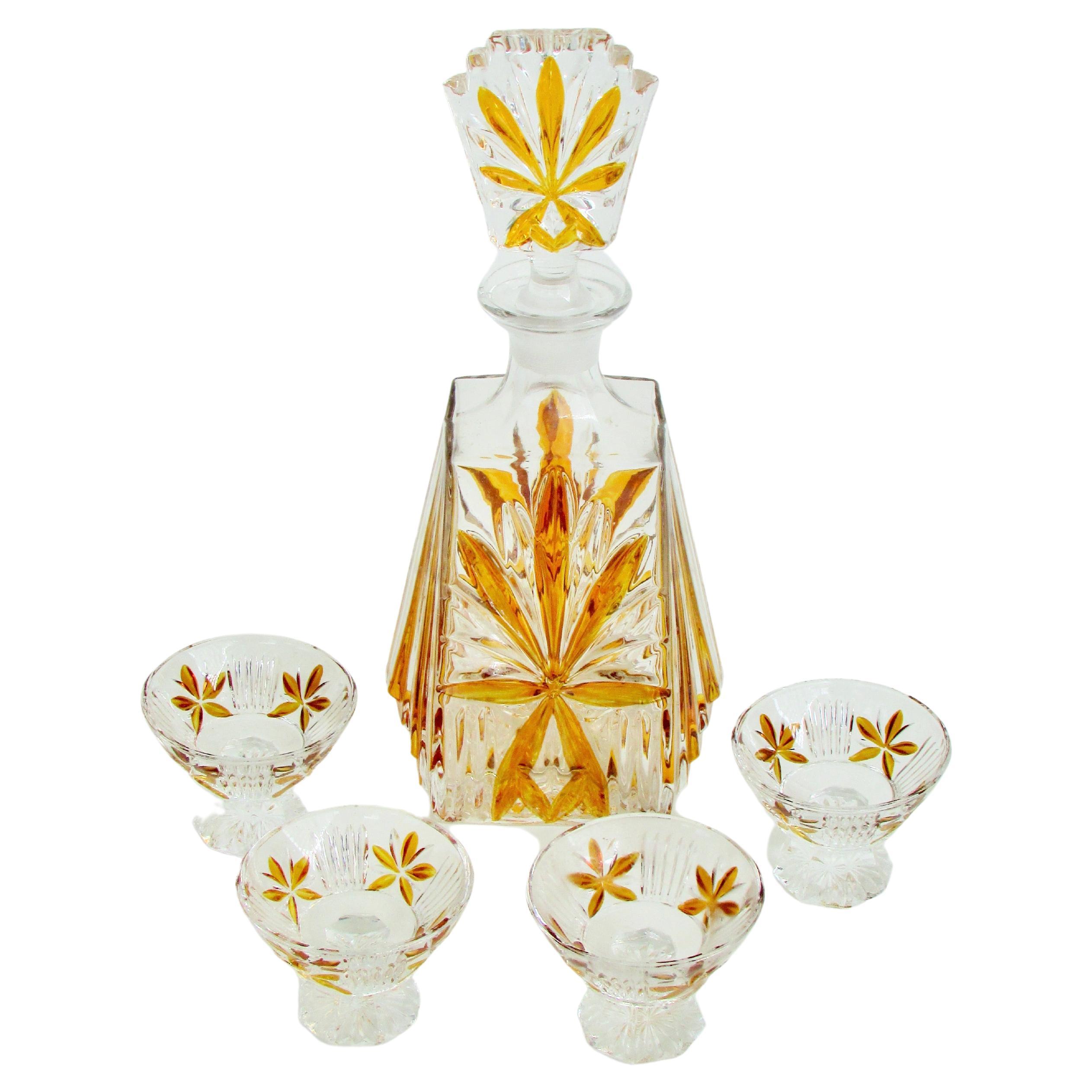 Art Deco era amber design on clear glass decanter with stopper and four cups For Sale