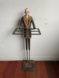 Vassoio o portaombrelli in ghisa di epoca Art Deco, con. Scultura di servo dipinta 1920