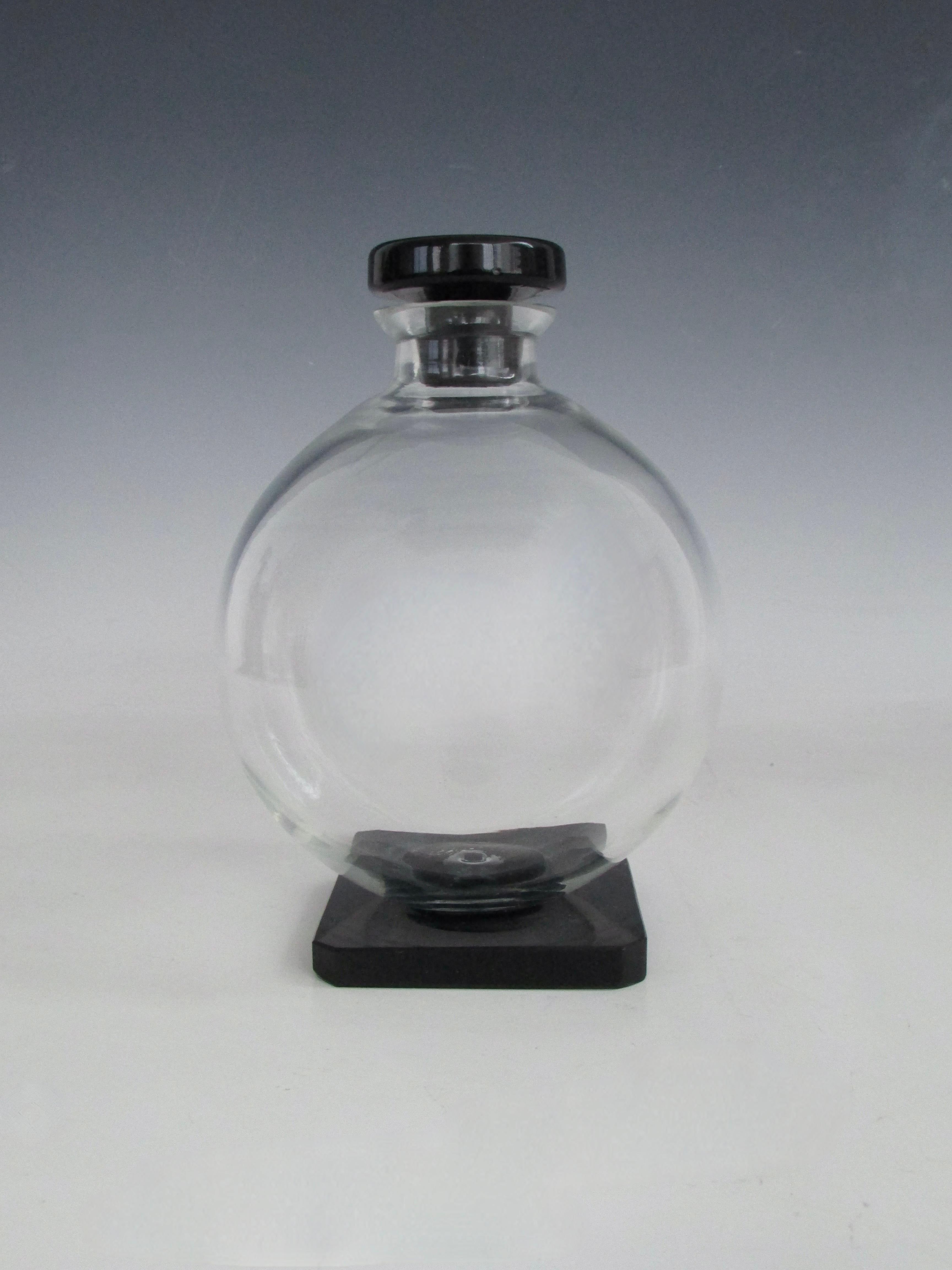 Kugeldekanter aus klarem Glas im Art-Déco-Stil mit Sockel aus Onyxglas und Stopfen im Angebot 7