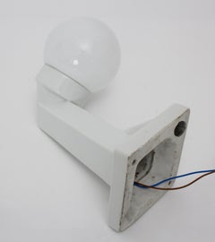 Art Deco Kubismus Weißer Keramik-Wandleuchter von Frauenthal Steiermark Österreich:: 1920er Jahre