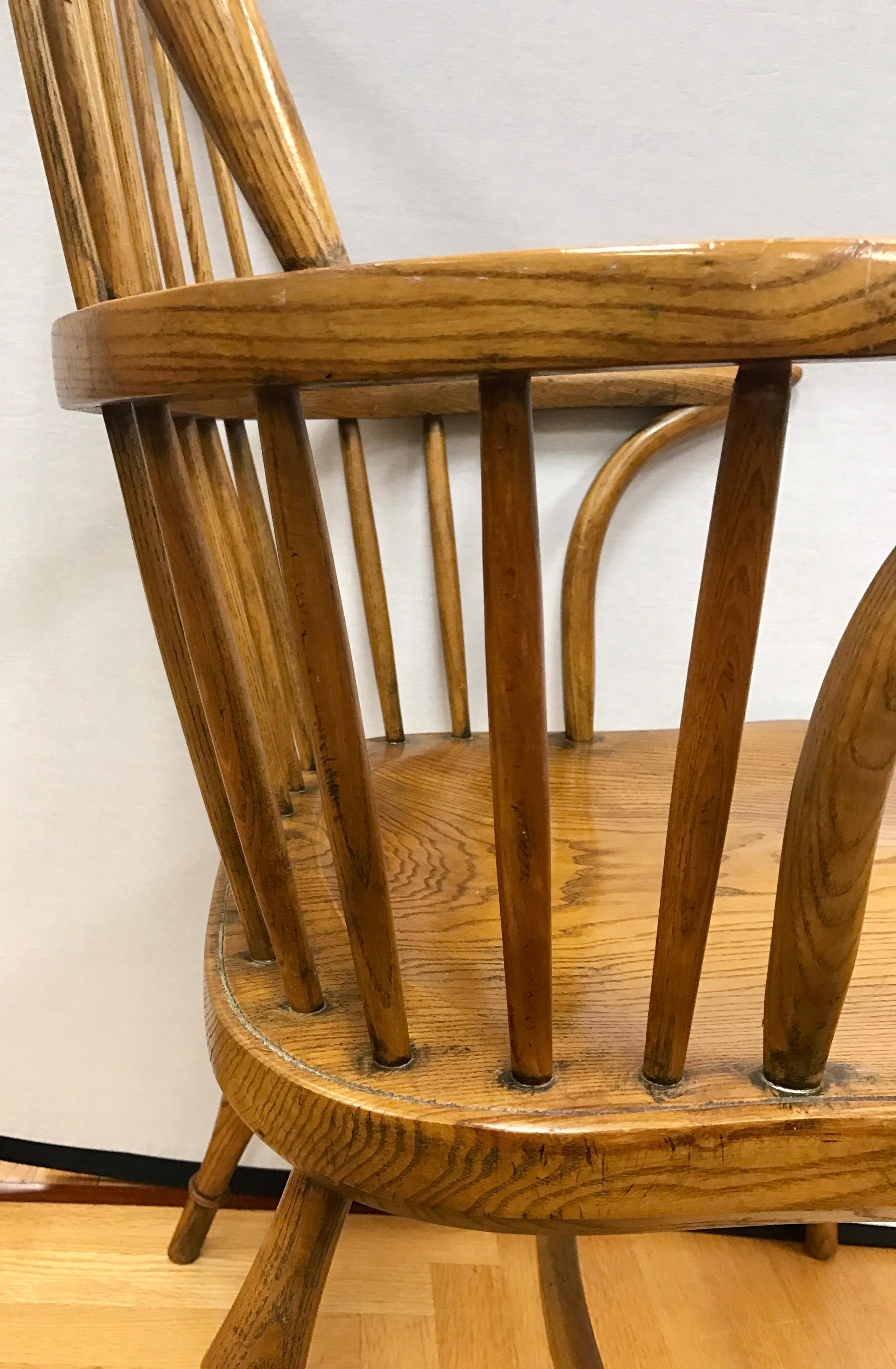English Handcrafted Oak Wood Windsor Spindle Back Dining Chairs In Good Condition In West Hartford, CT