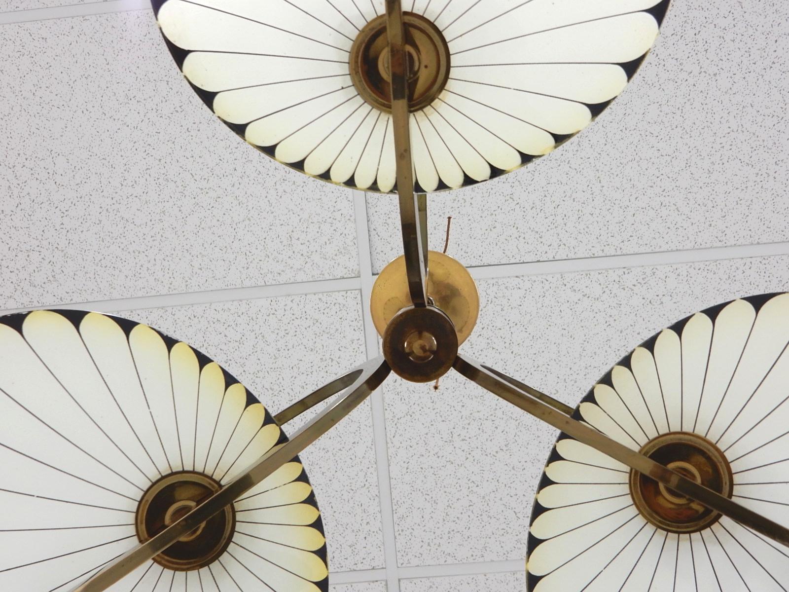 Art Deco Era French Palm Leaf Chandelier In Good Condition In Las Vegas, NV