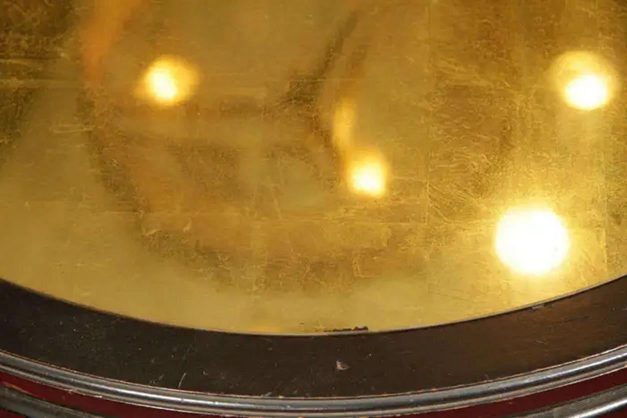 Art Deco Ära Glas, Blattgold & Holz Chinoiserie Couchtisch, CIRCA 1940s (Mitte des 20. Jahrhunderts) im Angebot