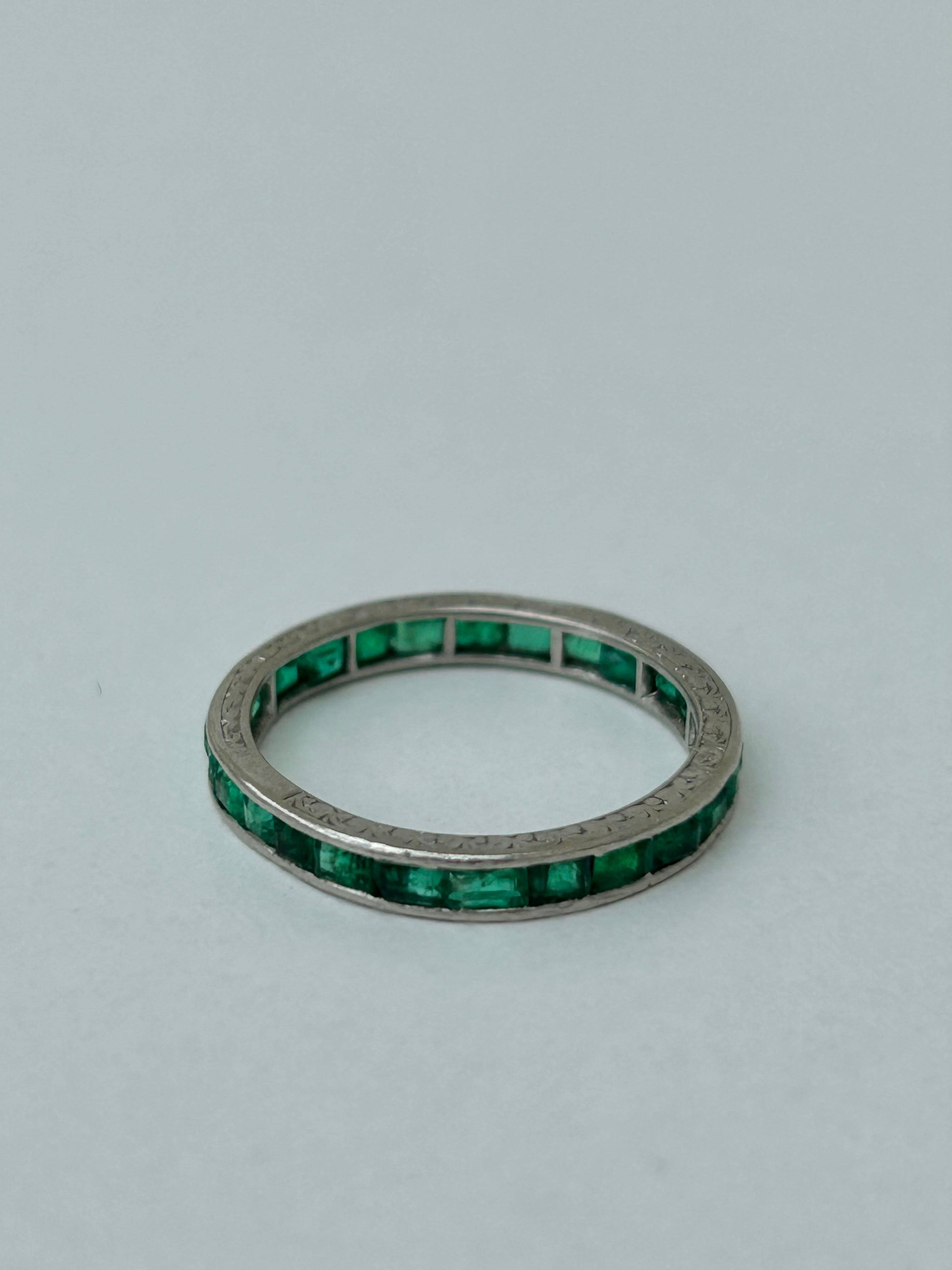 Art Deco Era Platinum and Emerald Full Eternity Band Ring In Good Condition In Chipping Campden, GB