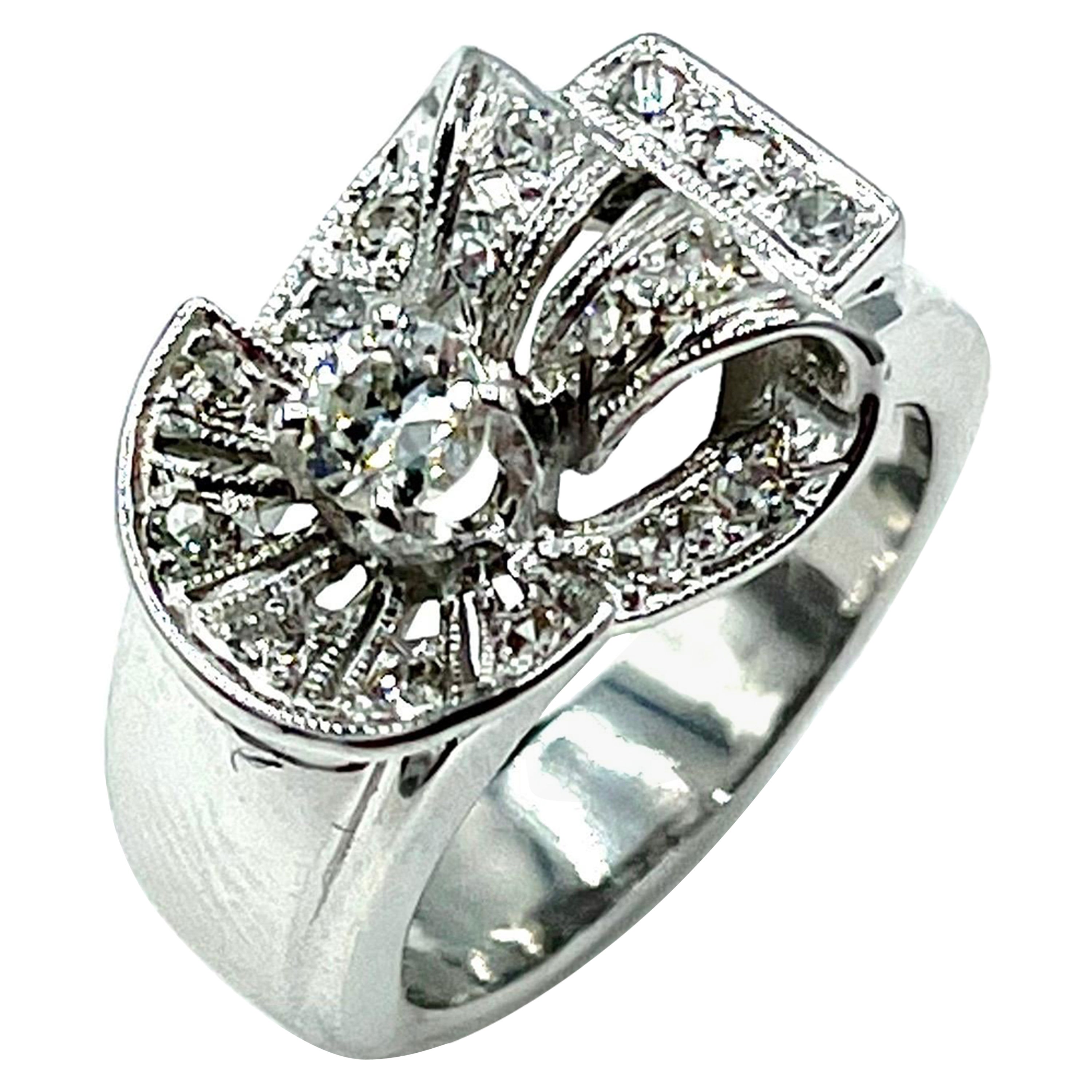 Anello da cocktail in oro bianco con diamante rotondo dell'era Art Deco