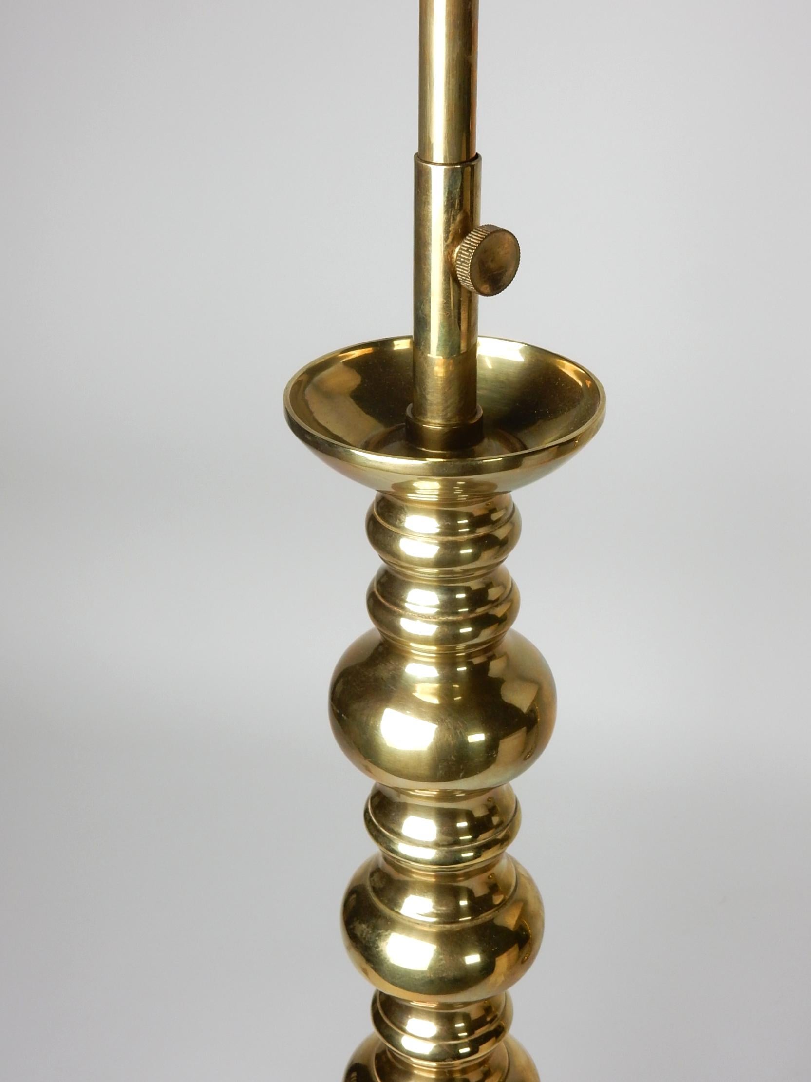 20ième siècle Grandes lampes de bureau chandeliers en laiton de l'époque Art Déco en vente