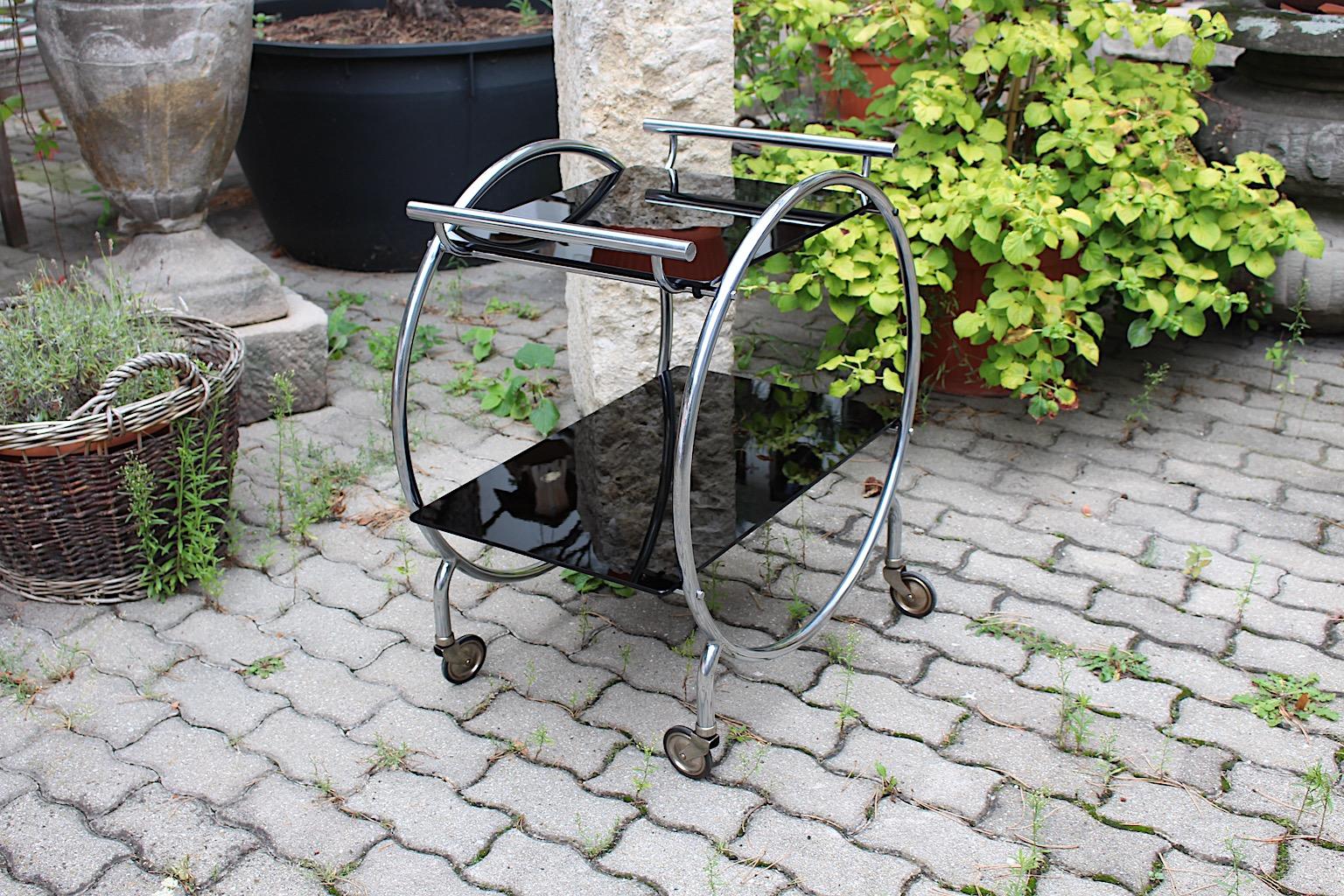 Mid-20th Century Art Deco Era Vintage Bauhaus Chromed Metal Glass Bar Cart or Cart, 1930s Germany For Sale