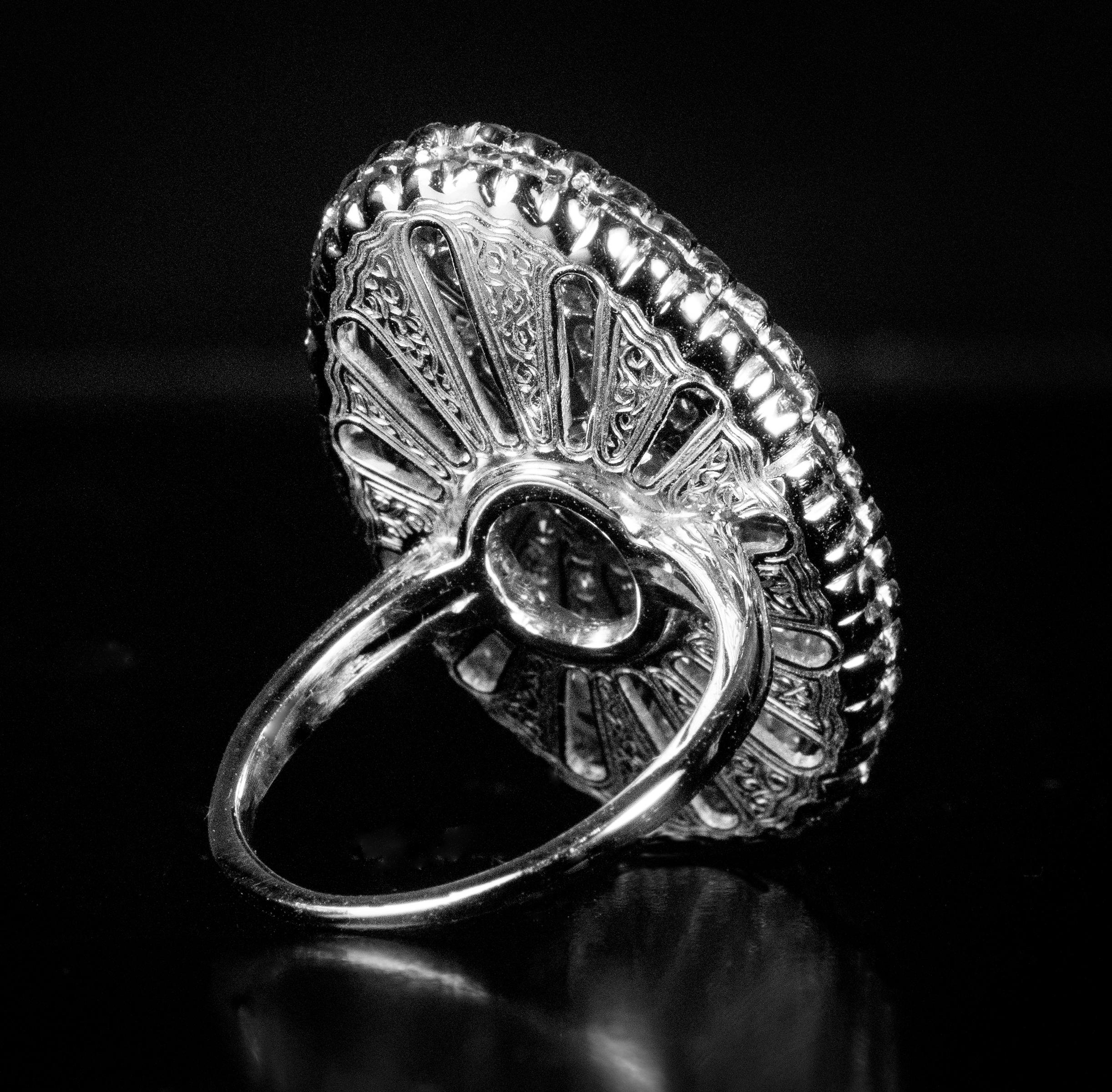 Art Deco Era Vintage Diamond Cluster Ring In Excellent Condition For Sale In Chicago, IL