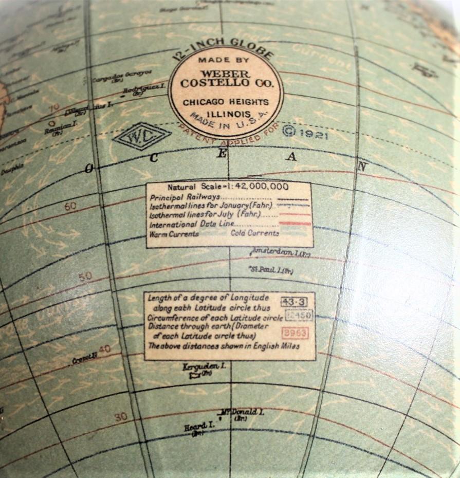 Globe mondial de bureau Weber-Costello de 12 pouces avec base en bois tourné de l'époque Art Déco en vente 1