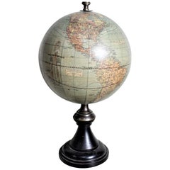 Globo terráqueo de escritorio Weber-Costello de 12 pulgadas de la época Art Déco con base de madera torneada