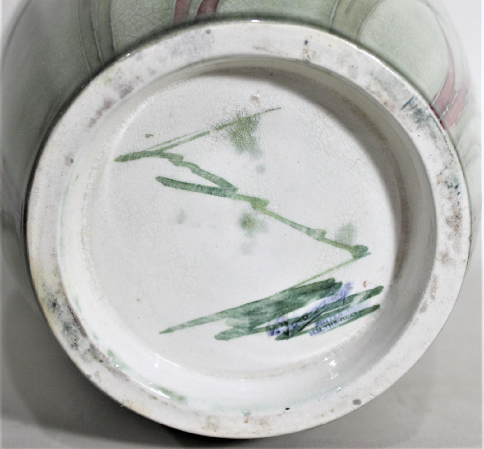Vase en poterie d'art en corne ondulée de l'époque Art Déco de William Moorcroft en vente 2