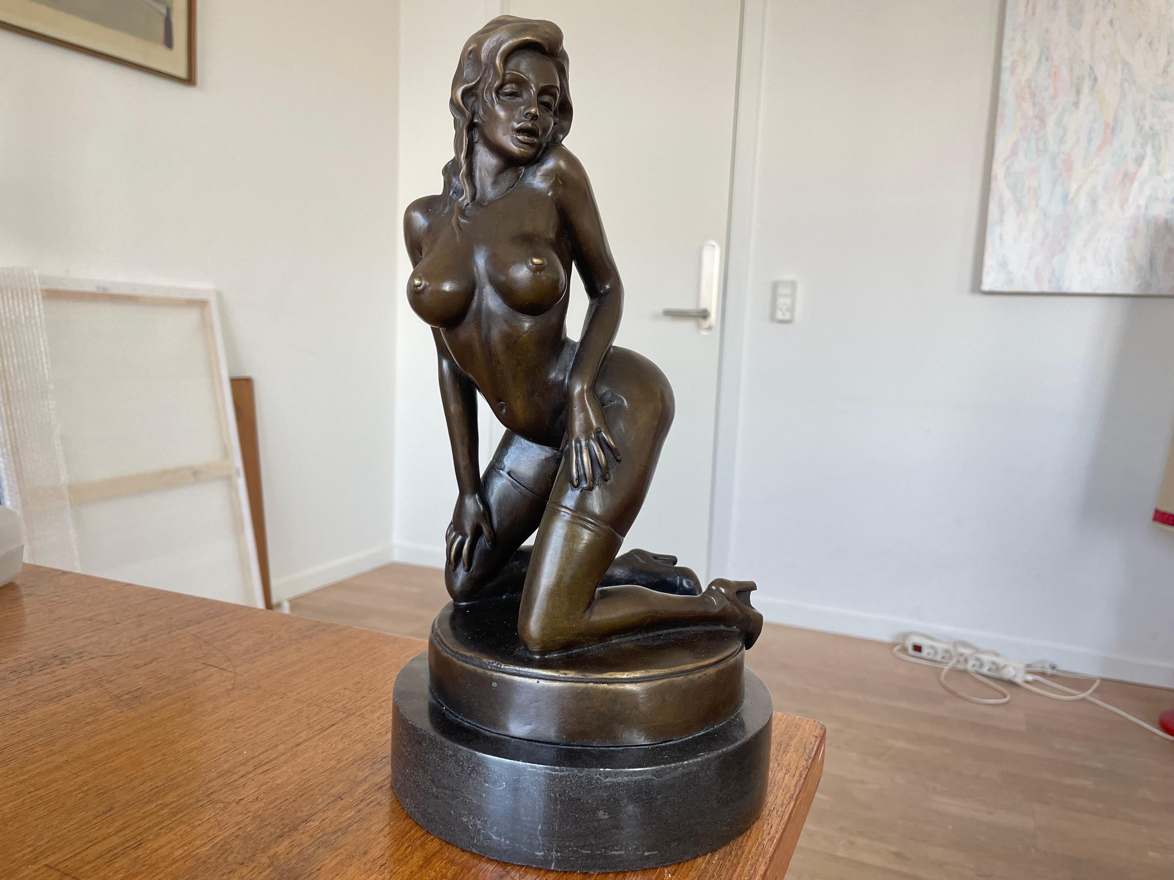 Figure érotique en bronze Art Déco par Bruno Zach, 1930's en vente 3