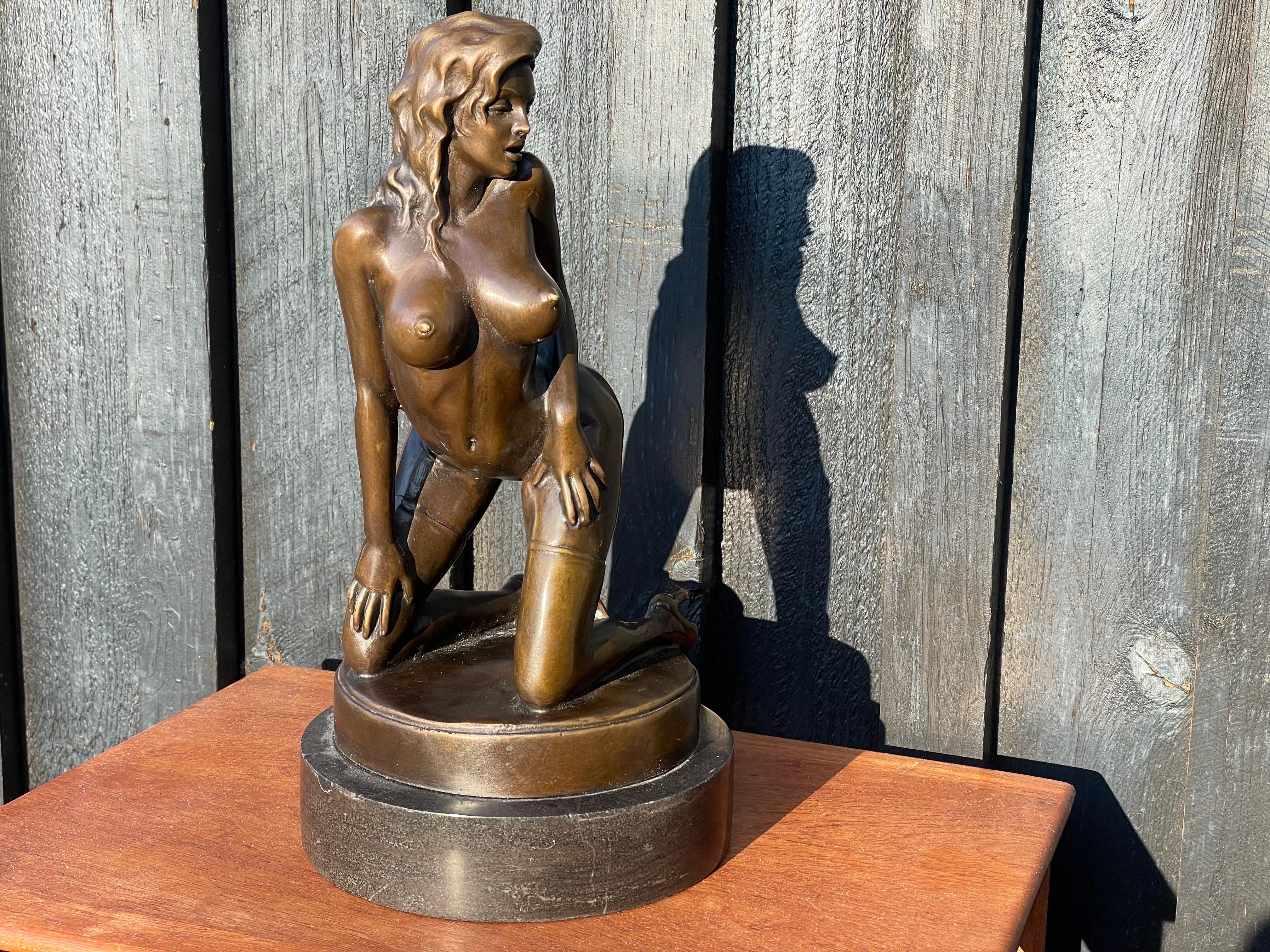Bronze Figure érotique en bronze Art Déco par Bruno Zach, 1930's en vente
