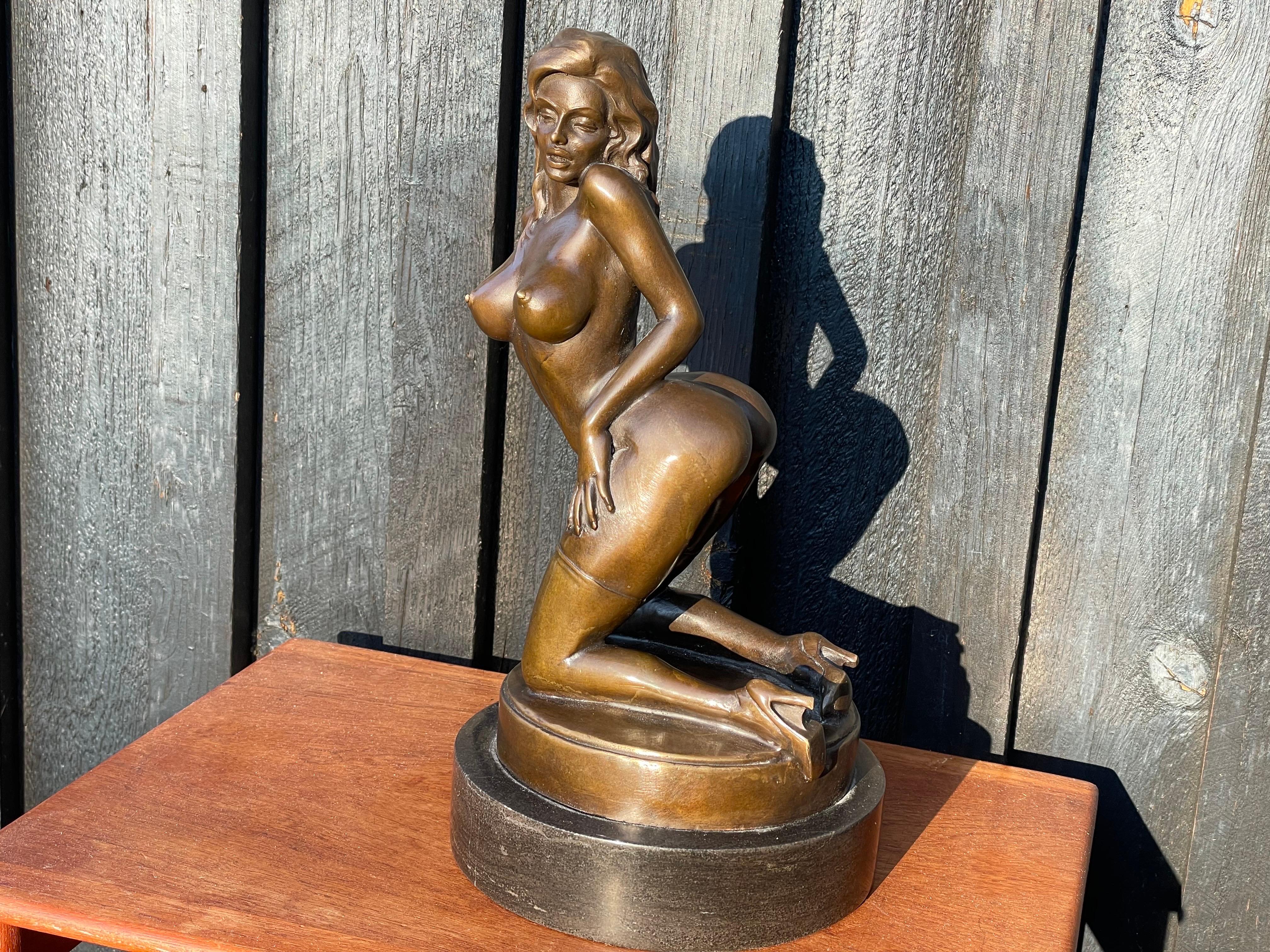 Figure érotique en bronze Art Déco par Bruno Zach, 1930's en vente 1