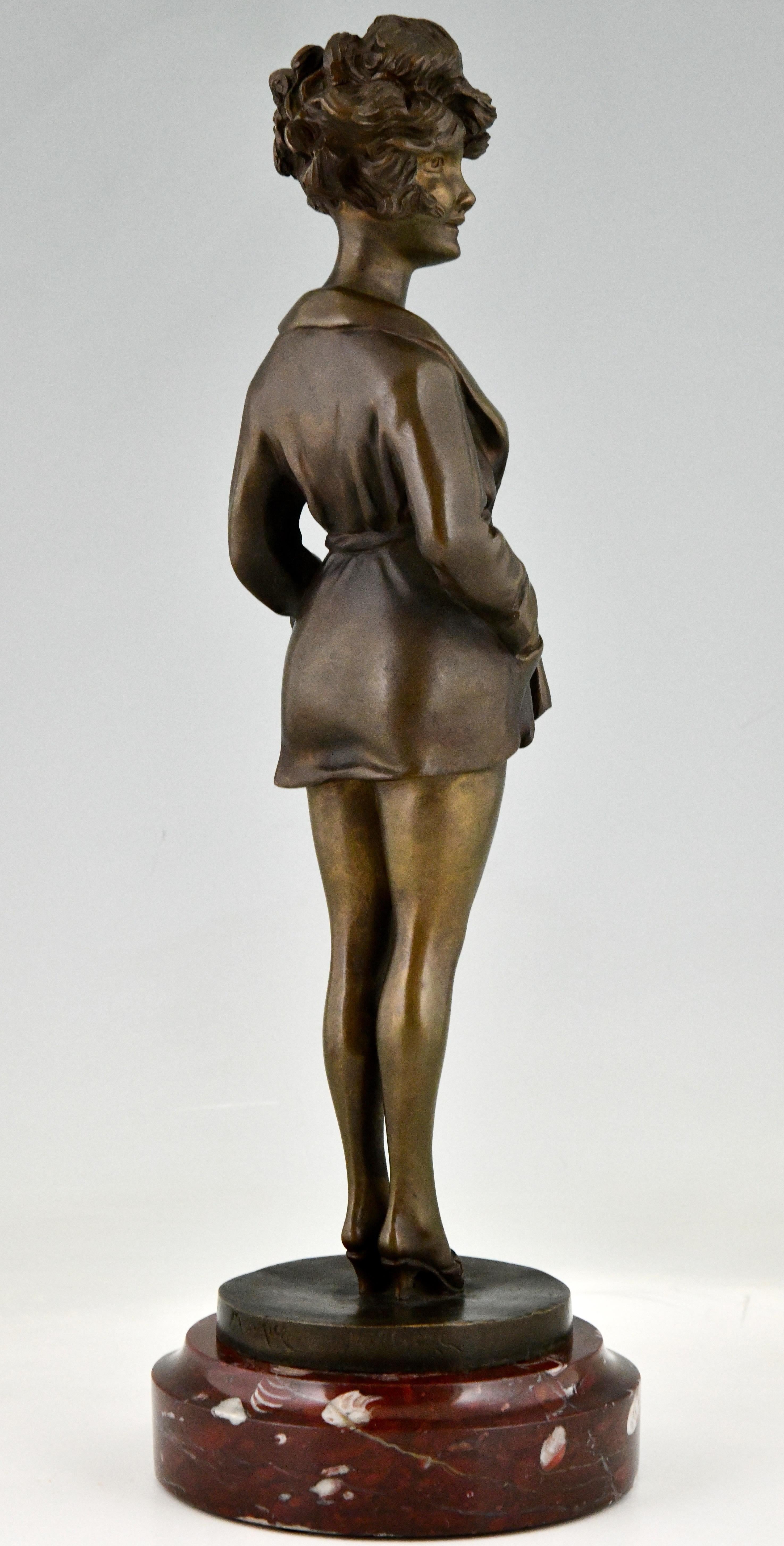 Art Deco erotic bronze nude in dressing gown La Parisienne by Maurice Milliere  In Good Condition For Sale In Antwerp, BE