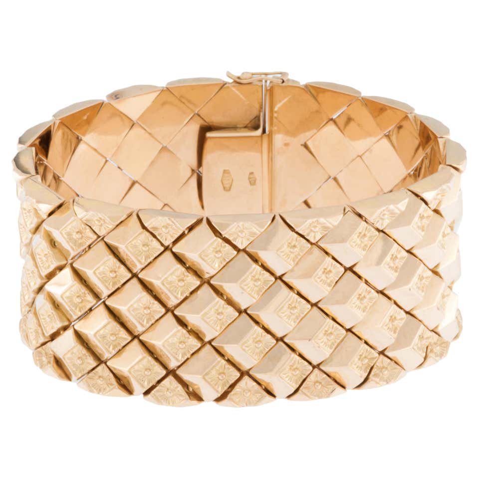 Art Deco Iconic Cuff-Bracelet 18kt Triple Gold For Sale at 1stDibs