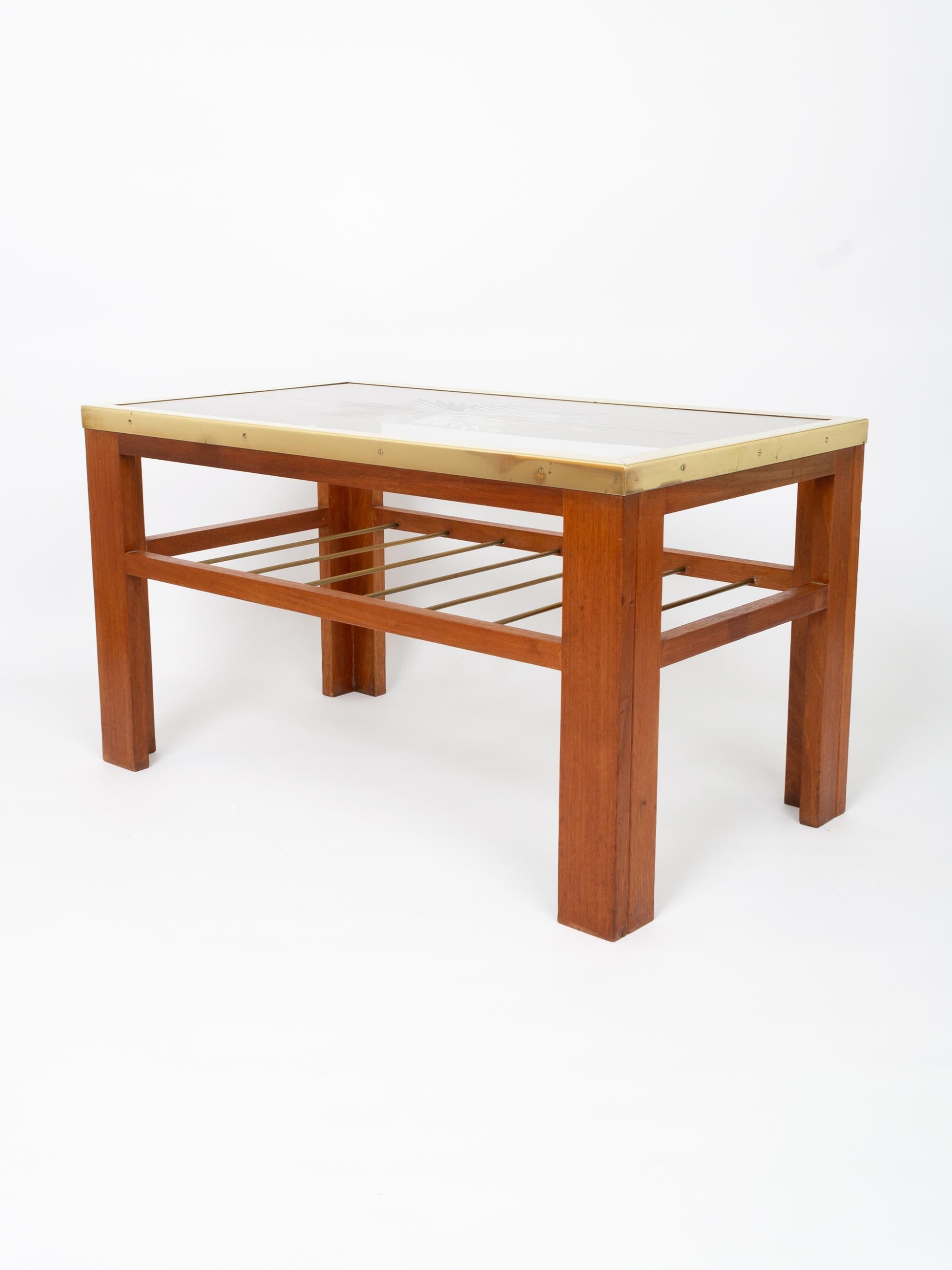 Art Deco etched glass & brass coffee table with mahogany frame, France, C.1940.
In very good original condition. Some patination to the brass trim and light scratching to the glass.