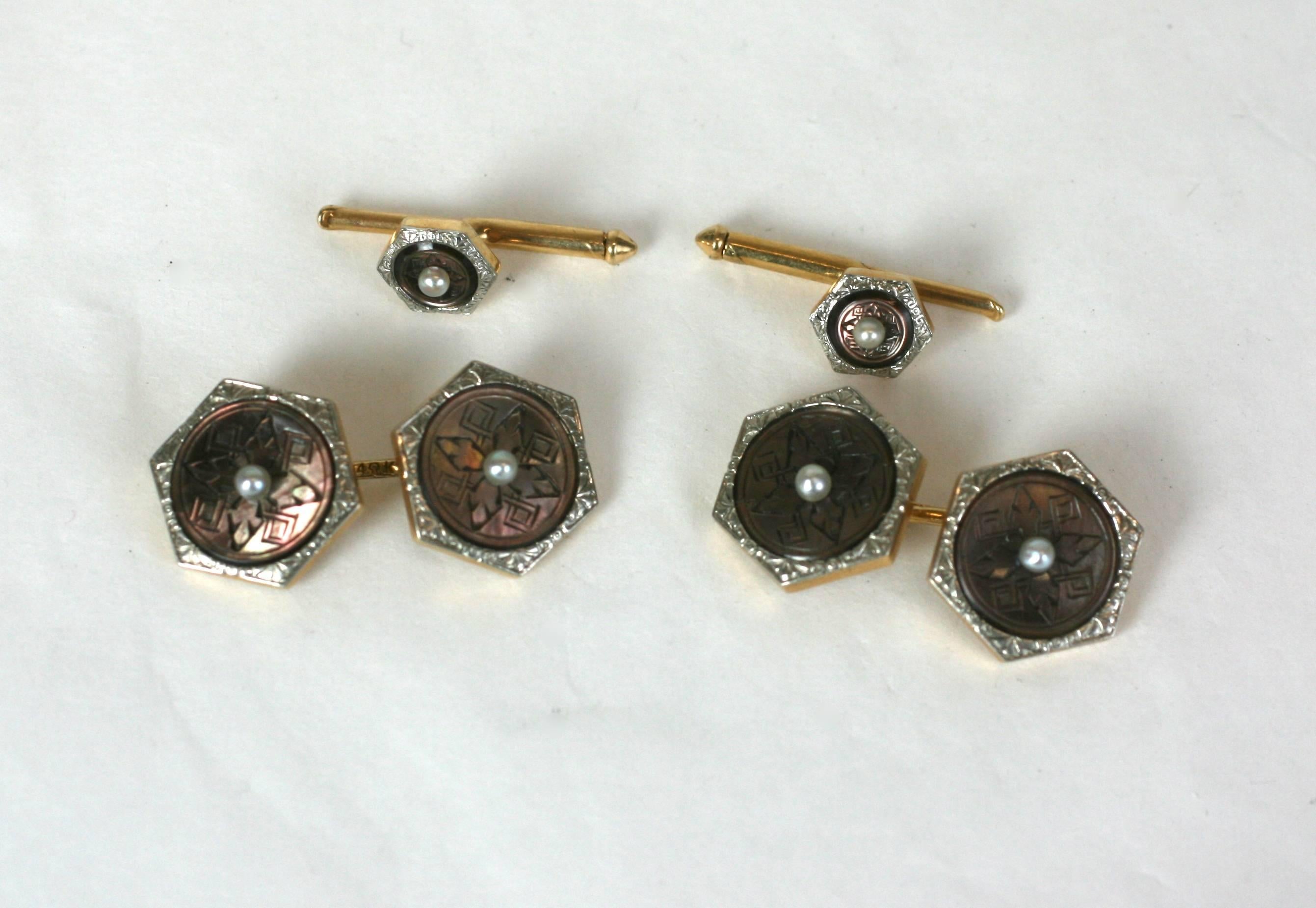 Art Deco Etched Mother of Pearl Cufflinks In Excellent Condition For Sale In New York, NY