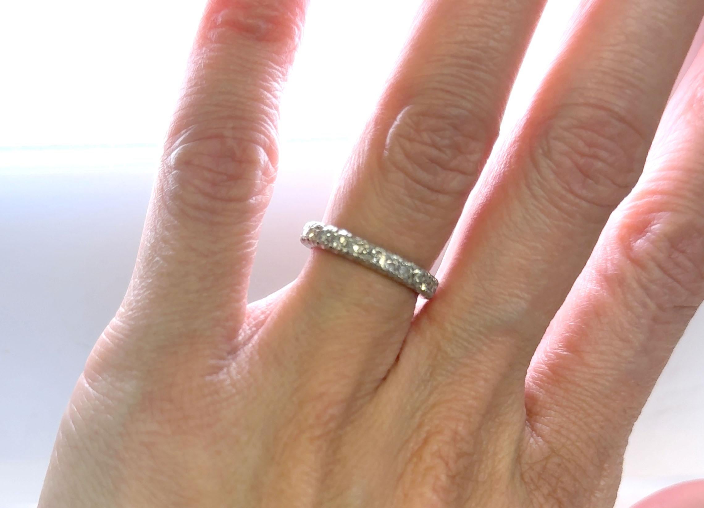 Art Deco Eternity Diamond Wedding Ring Platinum Anniversary Band .75ct Original  Excellent état - En vente à Dearborn, MI