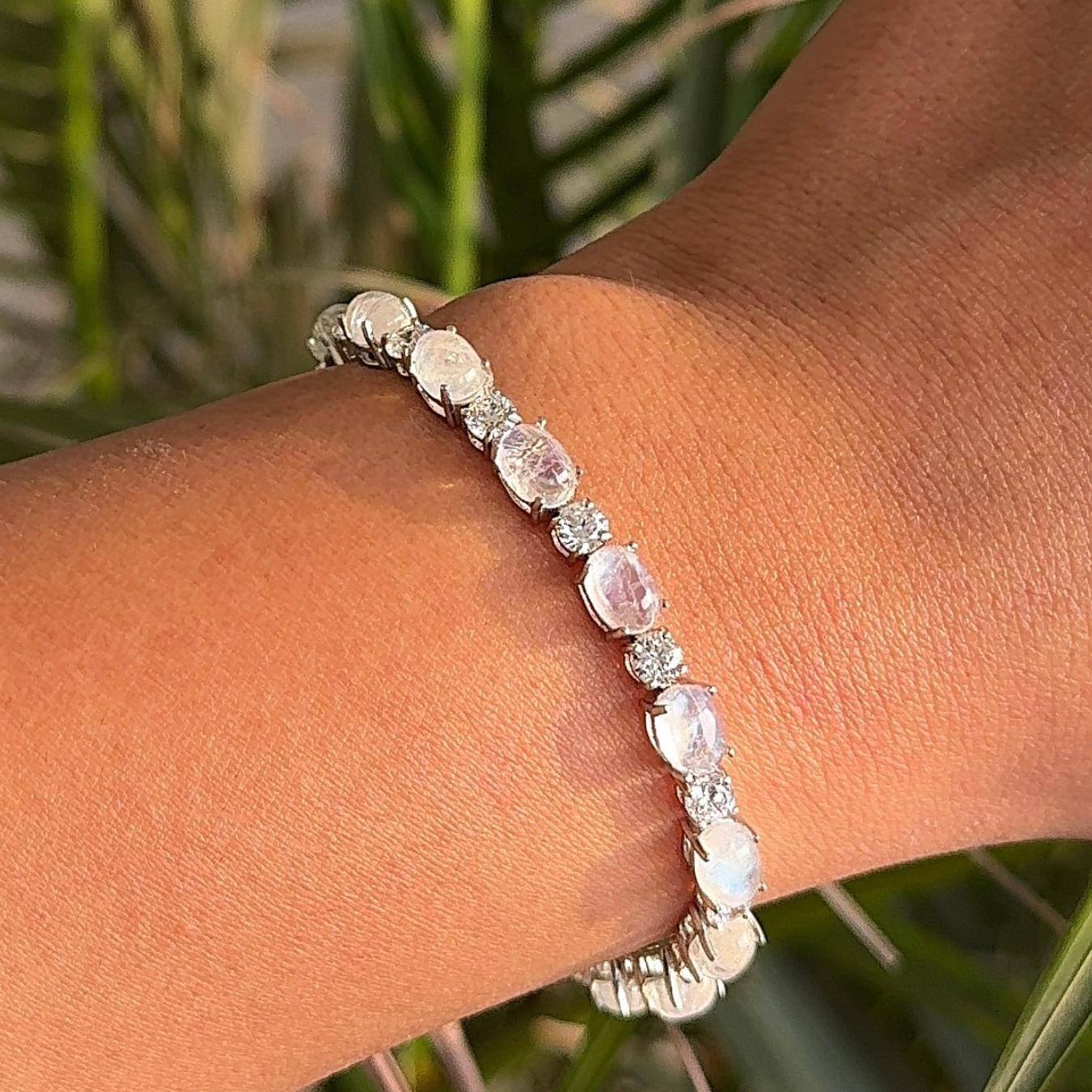 Bracelet de tennis en argent sterling avec pierre d'opale éthiopienne et CZ. Vous aurez besoin d'un bracelet de tennis pour marquer votre look. Chaque pièce comporte d'éblouissantes pierres en zircon cubique, réputées pour leur éclat et leur clarté,