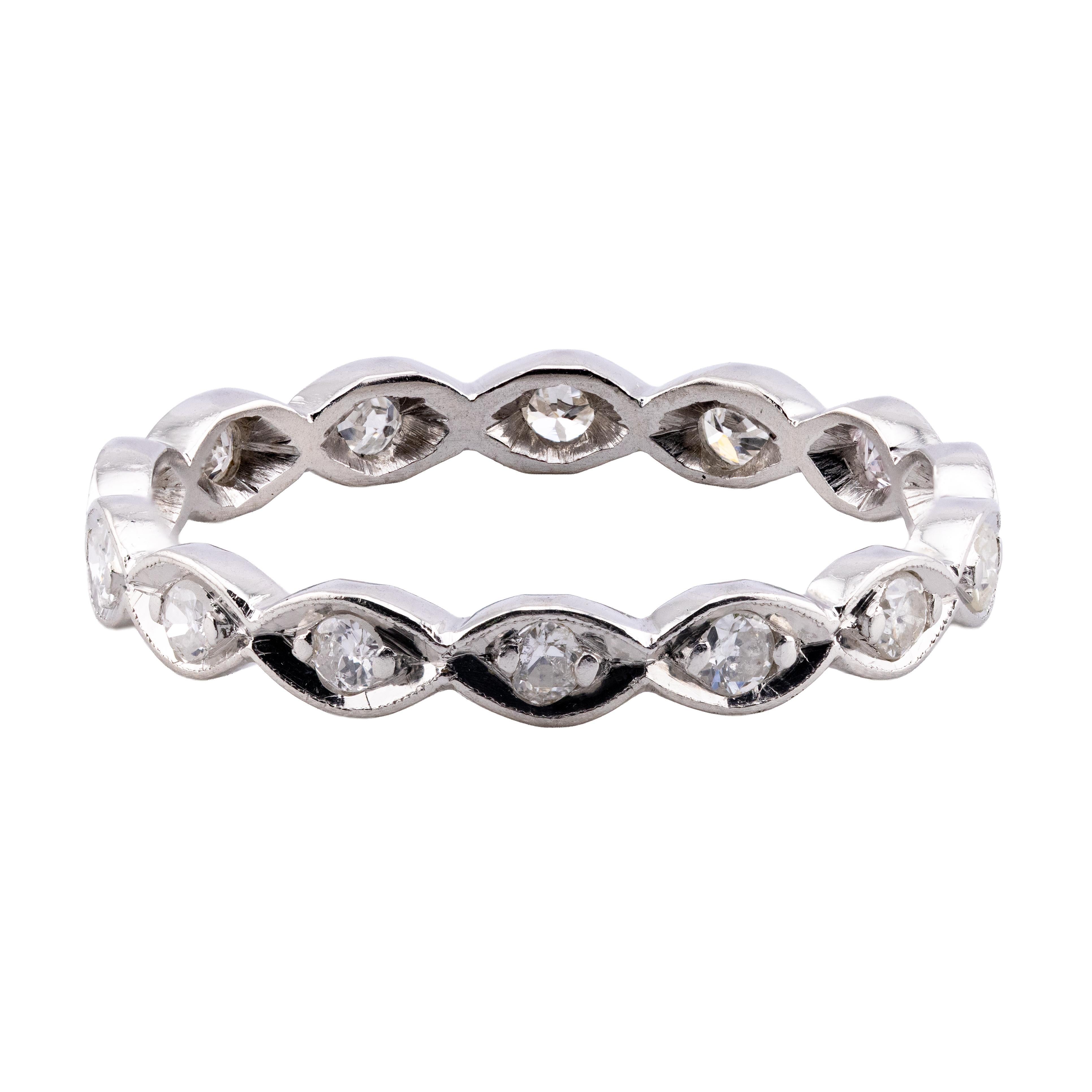 Taille vieille Europe Bracelet éternel Art déco en platine avec diamant de taille européenne Taille 9 en vente