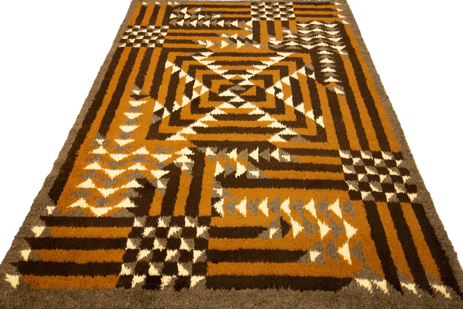 Other Art Deco European Rug with Checkerboard and Labyrinth Design, 1920-1950 For Sale