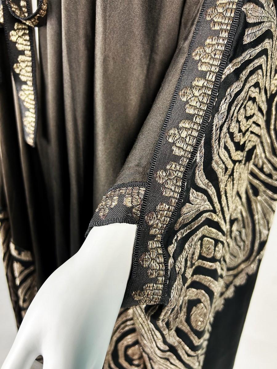 Art Deco evening cape in satin and gold brocaded lamé - France Circa 1925 For Sale 8
