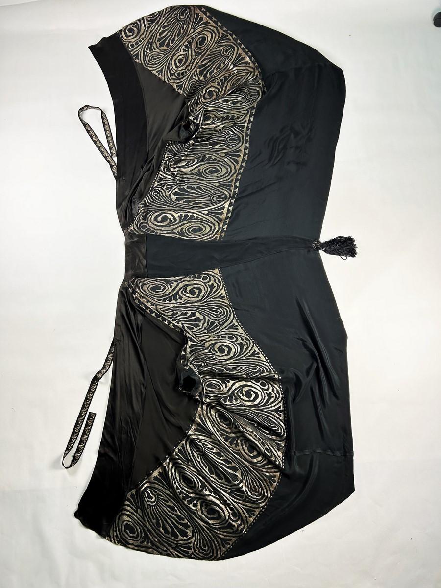 Art Deco evening cape in satin and gold brocaded lamé - France Circa 1925 For Sale 9