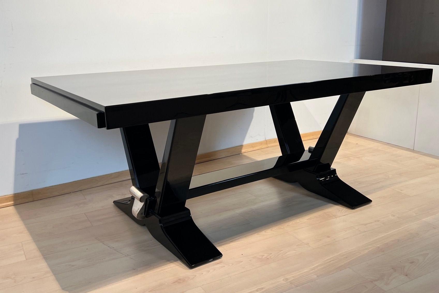 Lacquered Art Deco Expandable Dining Table, Piano Lacquer, White Gold, France circa 1930 For Sale
