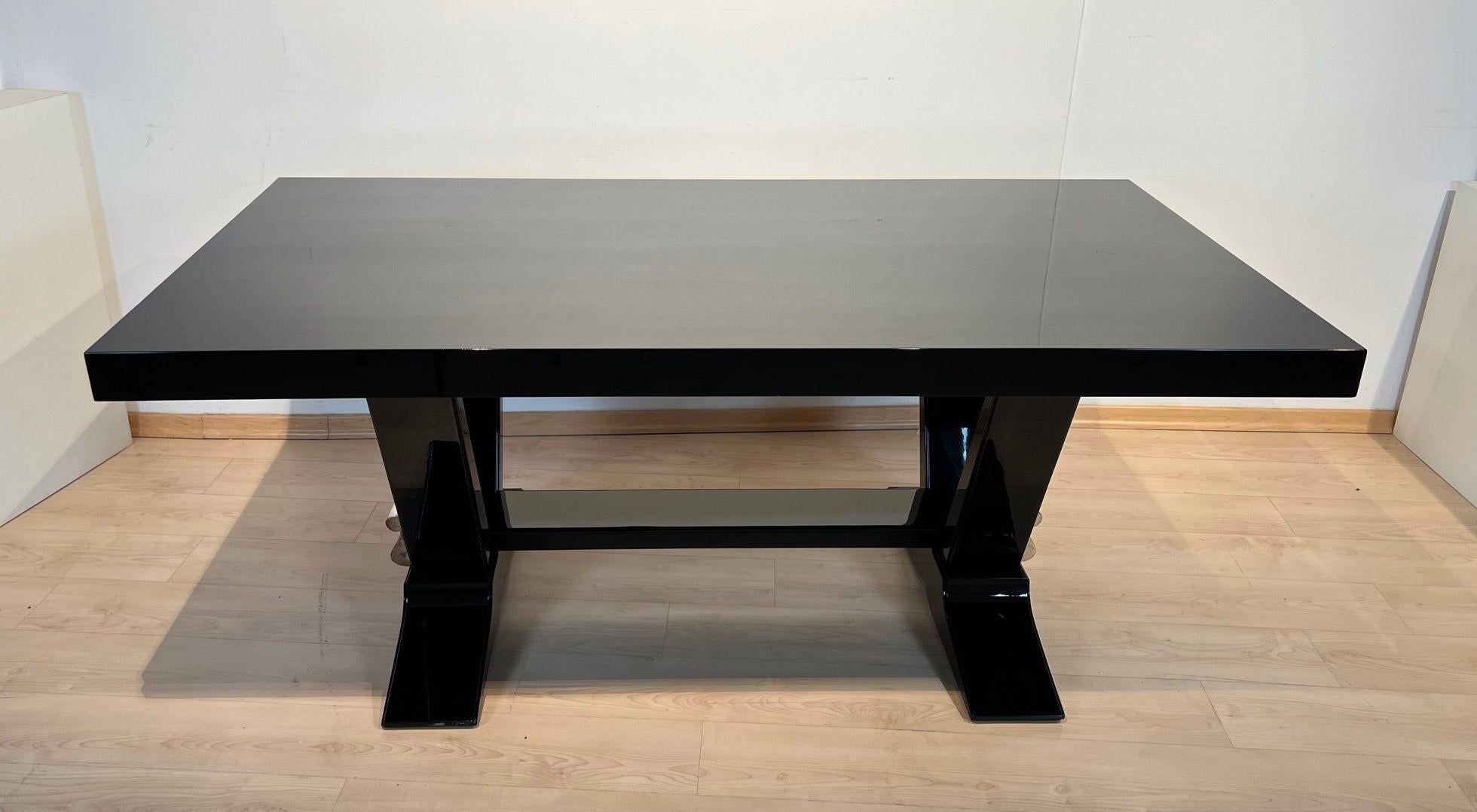 Mid-20th Century Art Deco Expandable Dining Table, Piano Lacquer, White Gold, France circa 1930 For Sale
