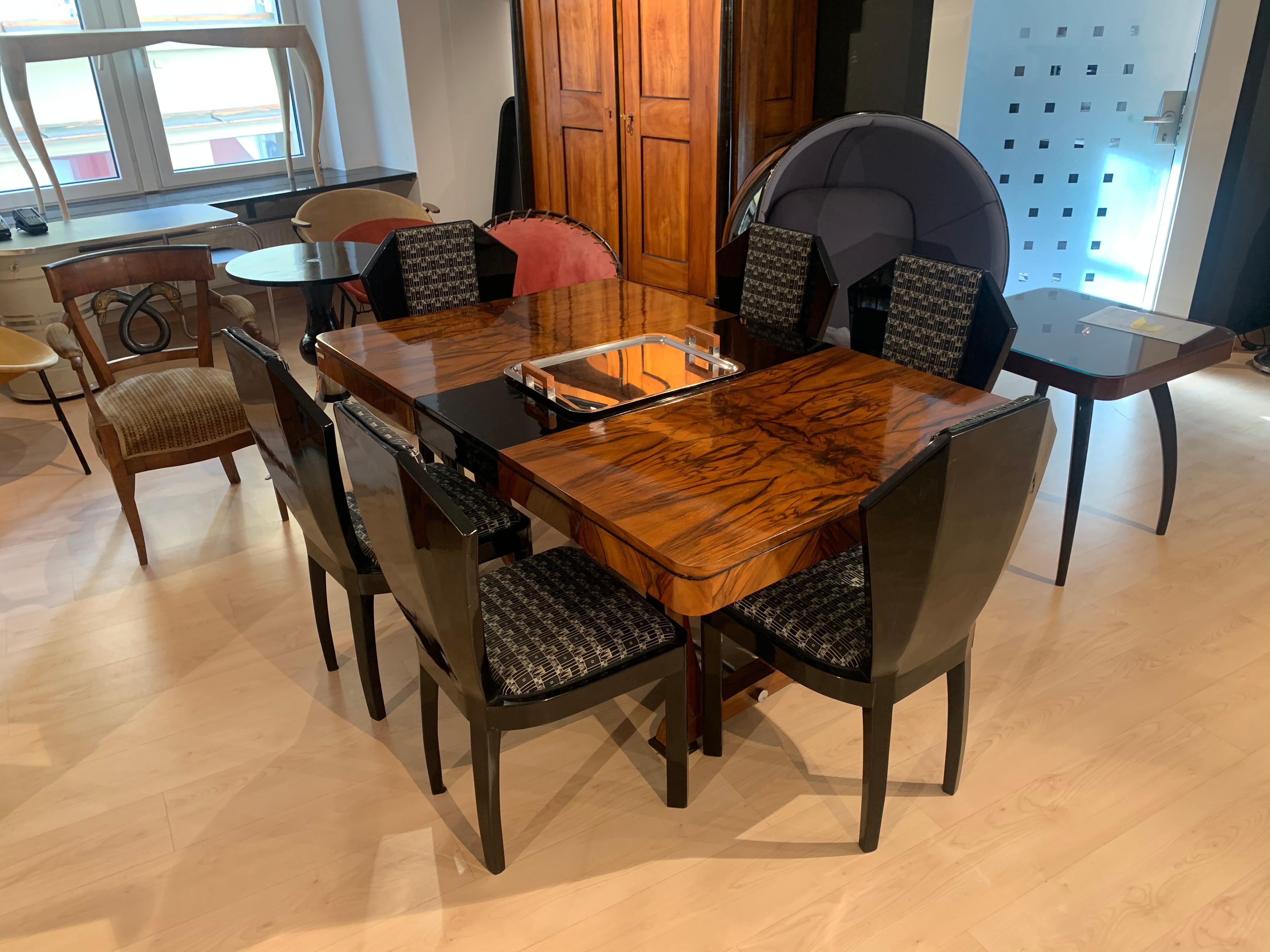 Art Deco Expandable Dining Table, Walnut Veneer, France circa 1930 3