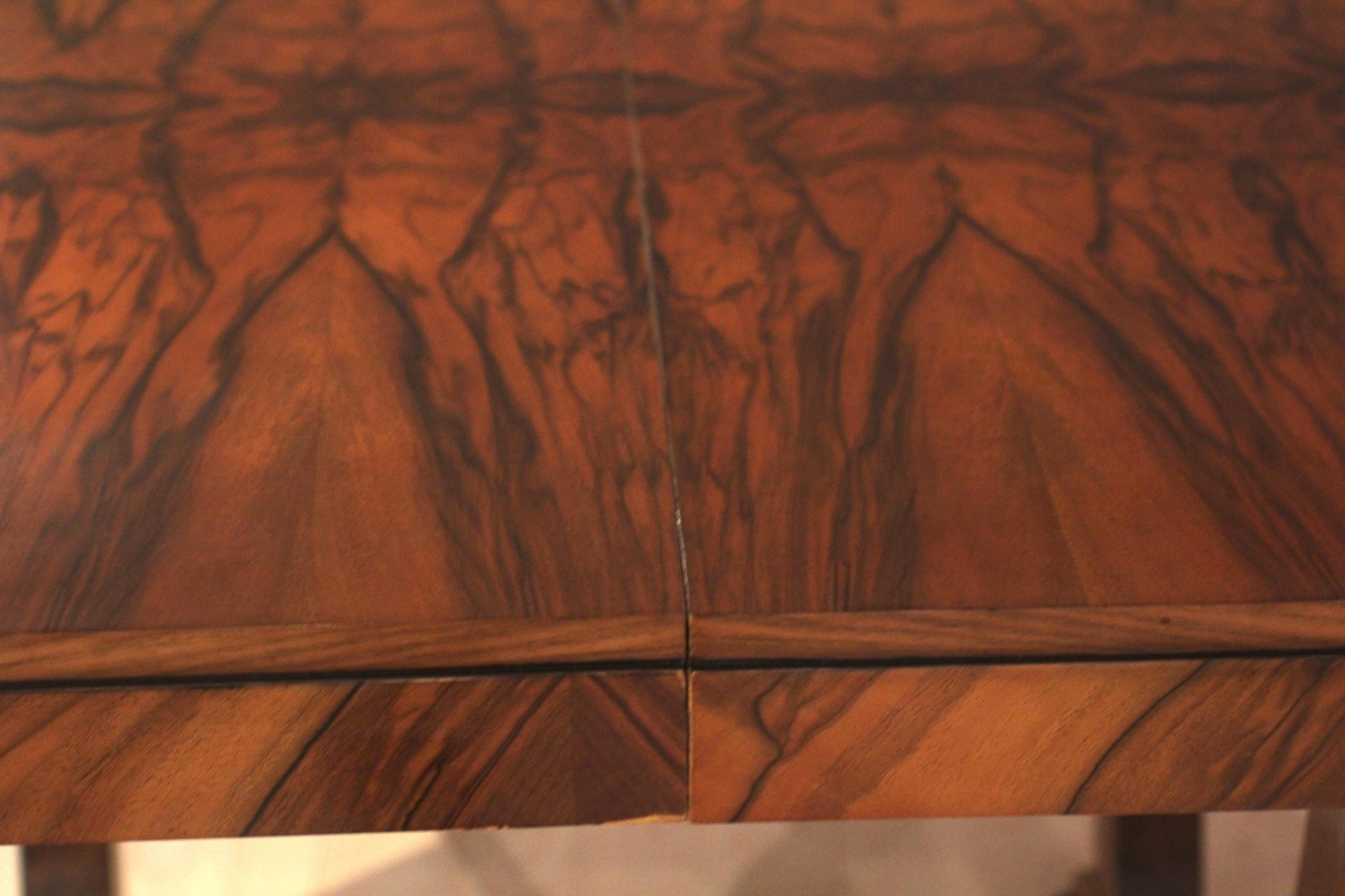 Mid-20th Century Art Deco Expandable Dining Table, Walnut Veneer, France circa 1930