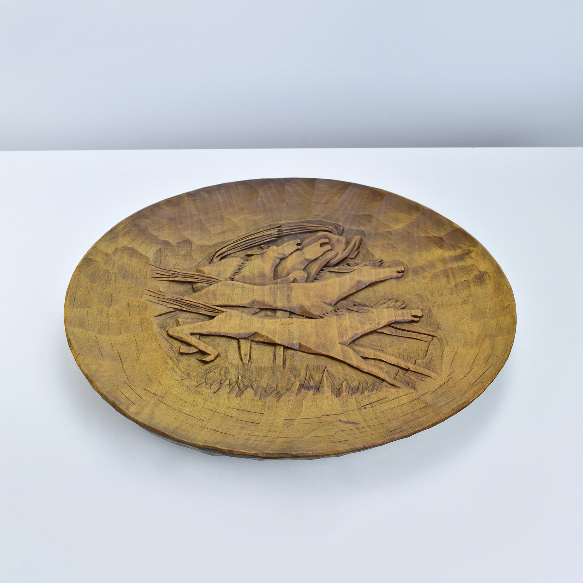 Sculpté Art Deco Expressionniste Wall&Deco sculpté à la main avec motif de cheval en vente