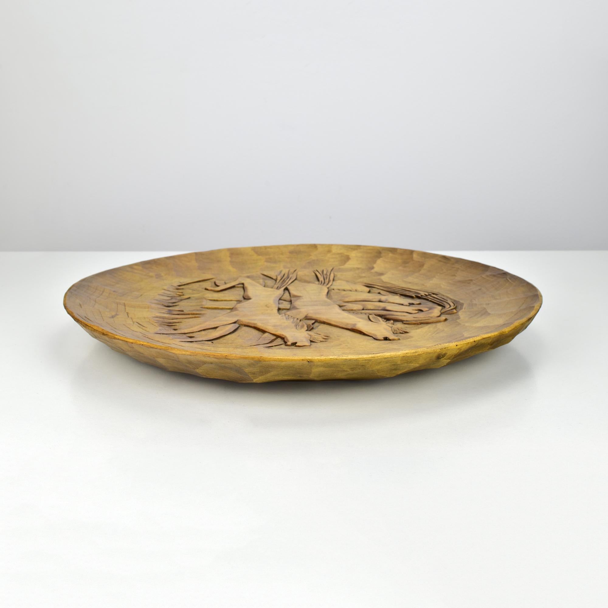 Bois Art Deco Expressionniste Wall&Deco sculpté à la main avec motif de cheval en vente