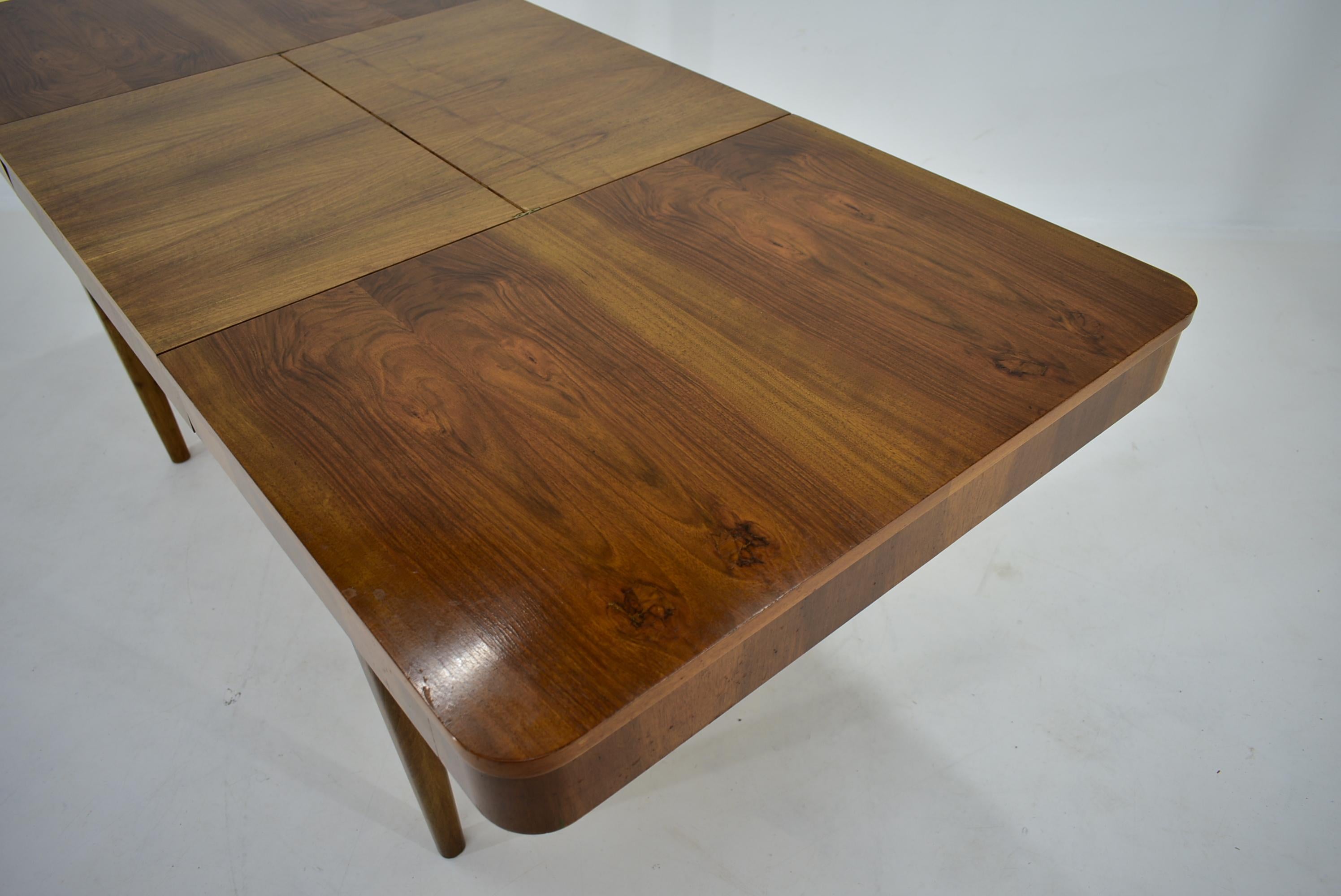 Art Deco Extendable Dining Table Designed by Jindřich Halabala, 1942s In Good Condition In Praha, CZ