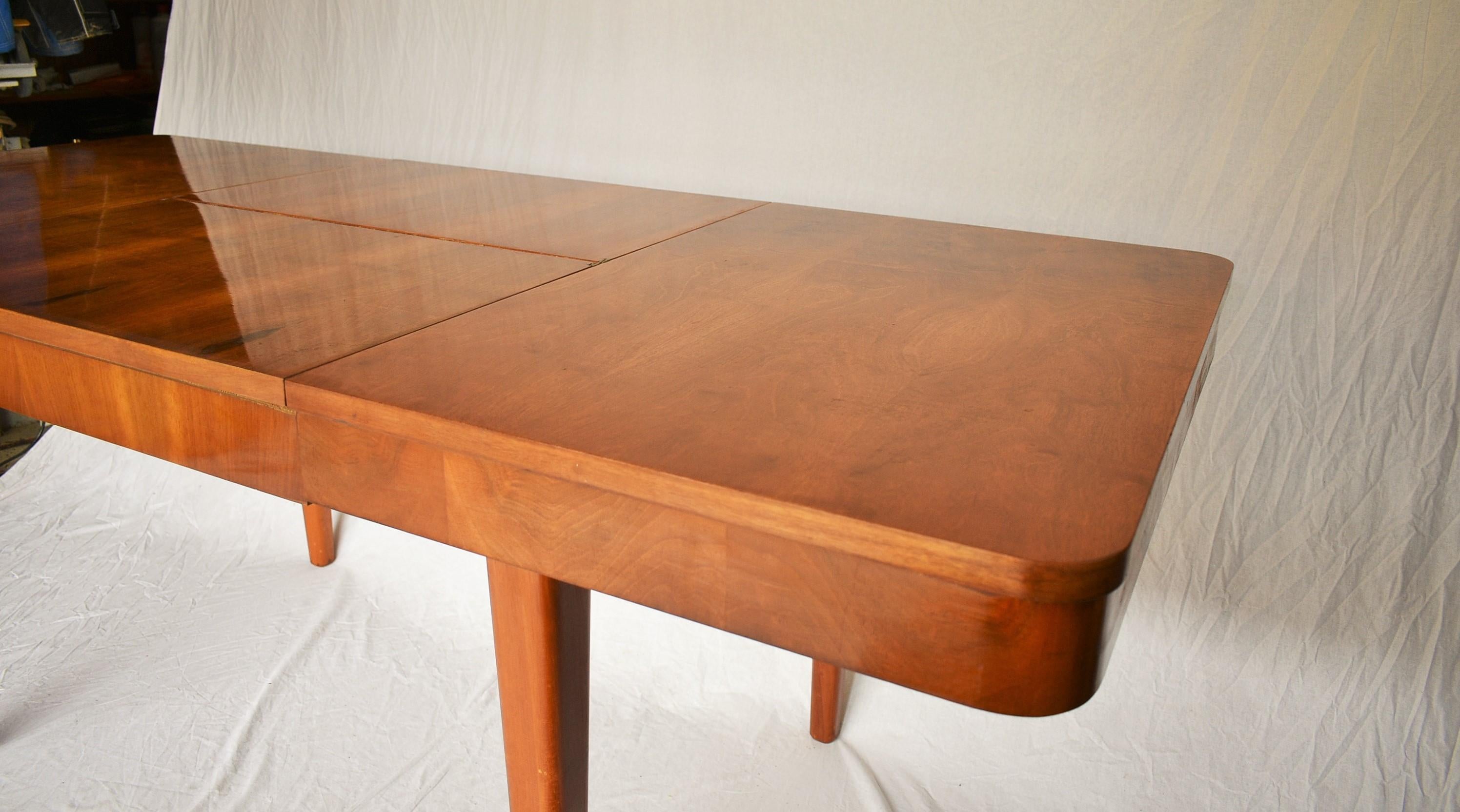 Art Deco Extendable Dining Table Designed by Jindřich Halabala, 1950s In Good Condition In Praha, CZ