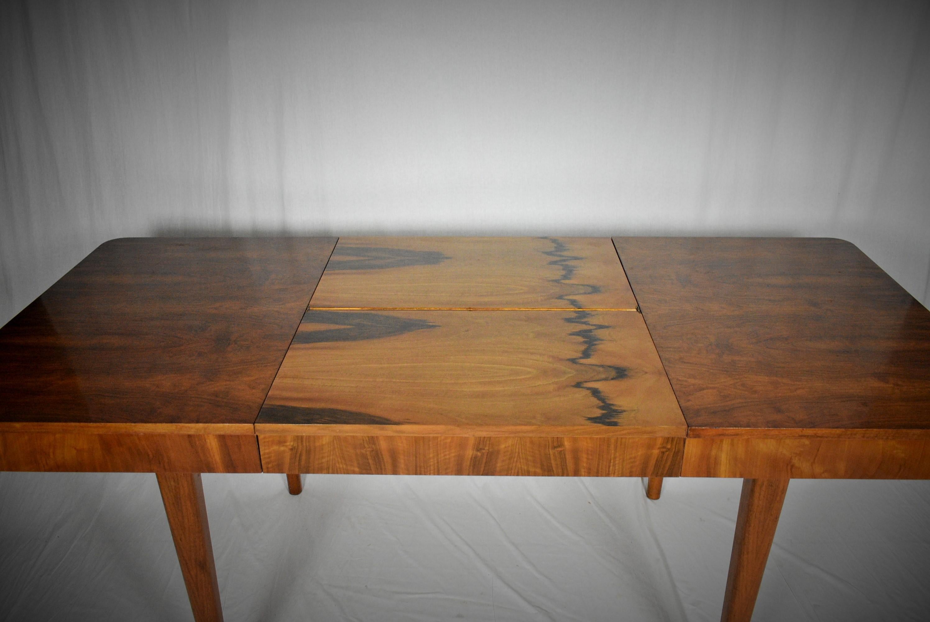 - Made in Czechoslovakia
- Made of wood
- Dimension of extending width 190 cm
- Good condition.
- The table is Stabil
- Cleaned.