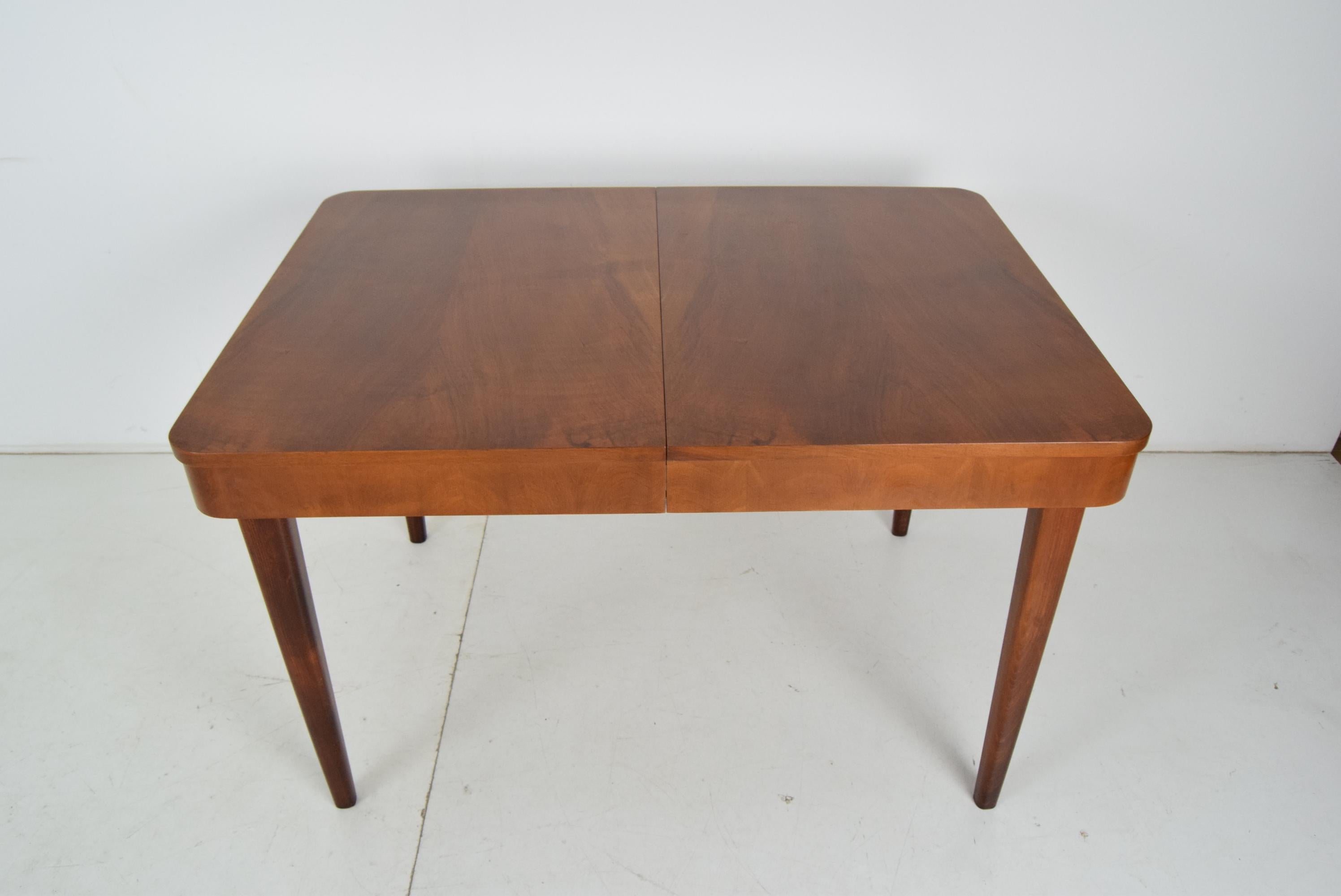 Art Deco Extendable Dining Table, Designed by Jindrich Halabala, 1940's For Sale 4