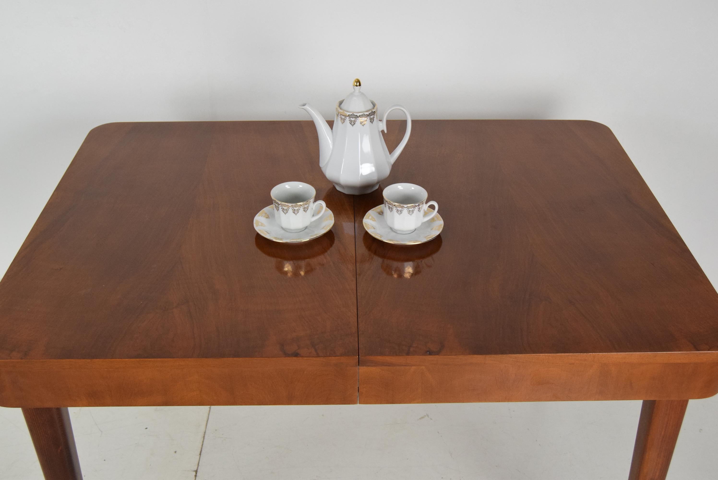 Art Deco Extendable Dining Table, Designed by Jindrich Halabala, 1940's For Sale 5