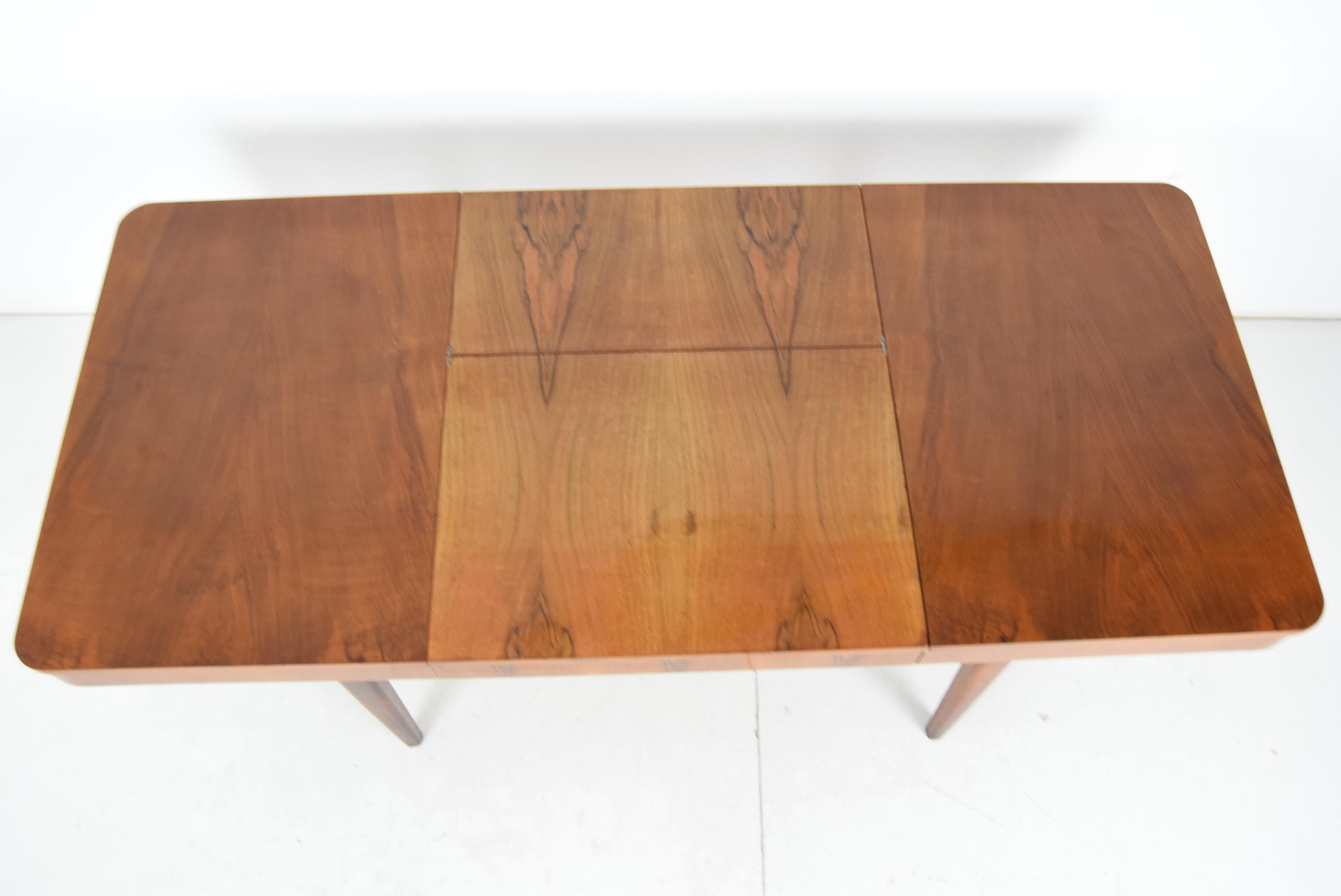 Art Deco Extendable Dining Table, Designed by Jindrich Halabala, 1940's For Sale 7