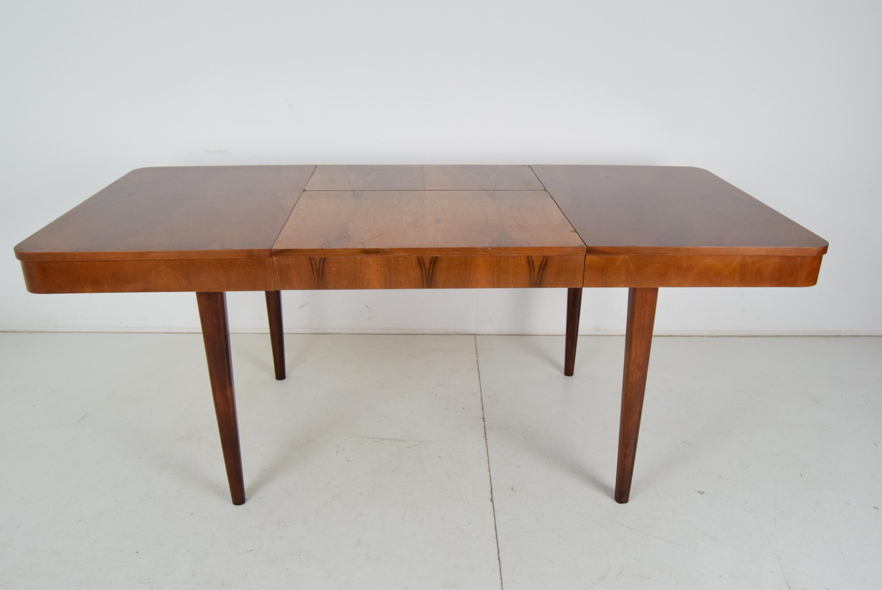 Art Deco Extendable Dining Table, Designed by Jindrich Halabala, 1940's For Sale 8